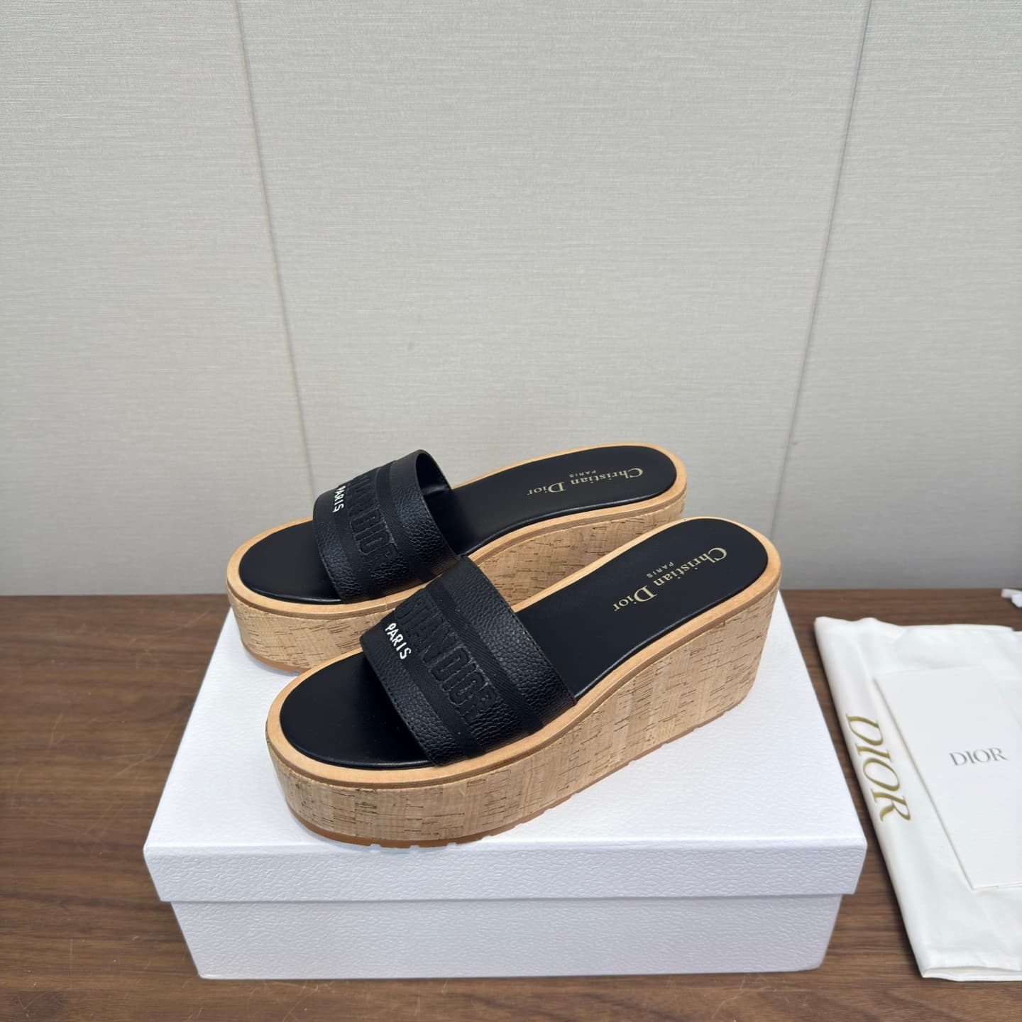 D5760 Dior 26ss – New spring/summer slip-ons with thick soles — image 2