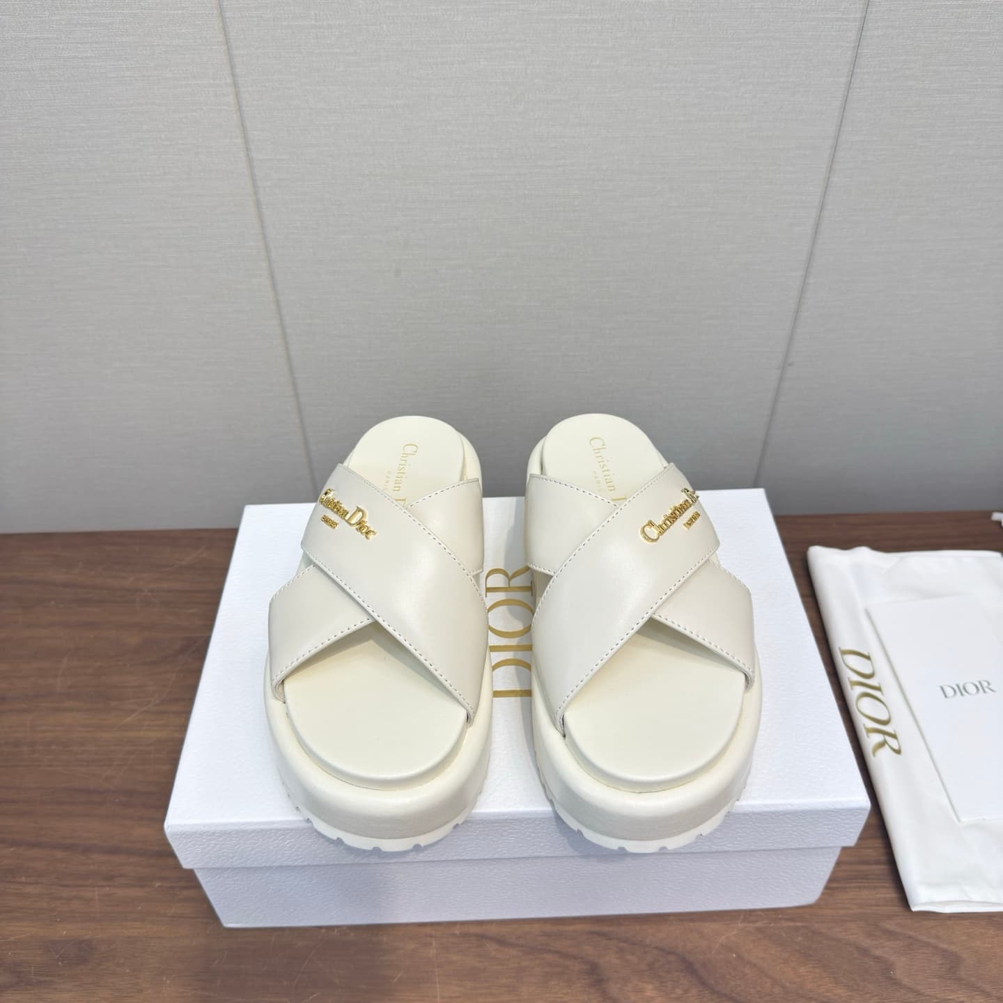 D5766 Dior 26ss – New spring/summer slippers with thick soles — image 1