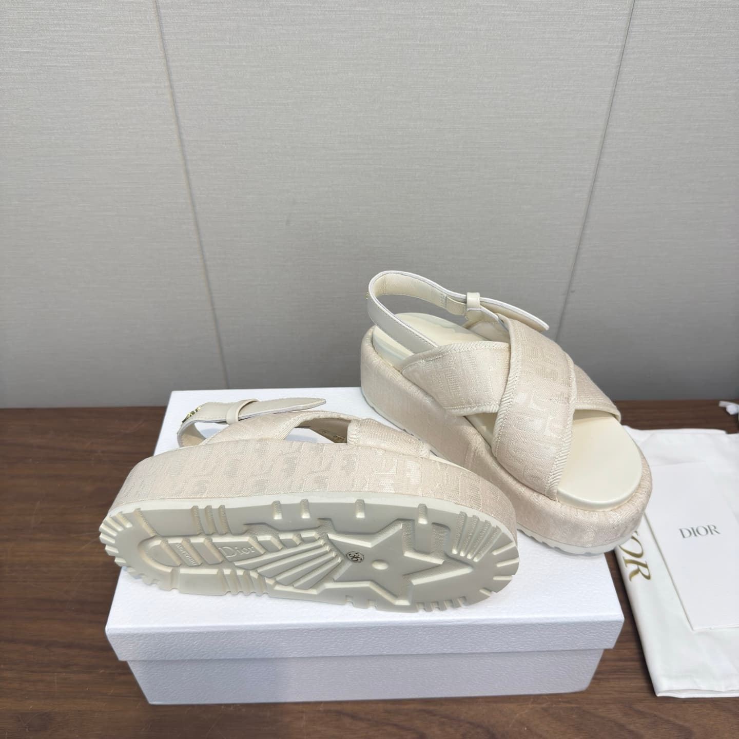 D5764 Dior 26ss – New spring/summer styles, thick-bottom slippers/flip-flops — image 5