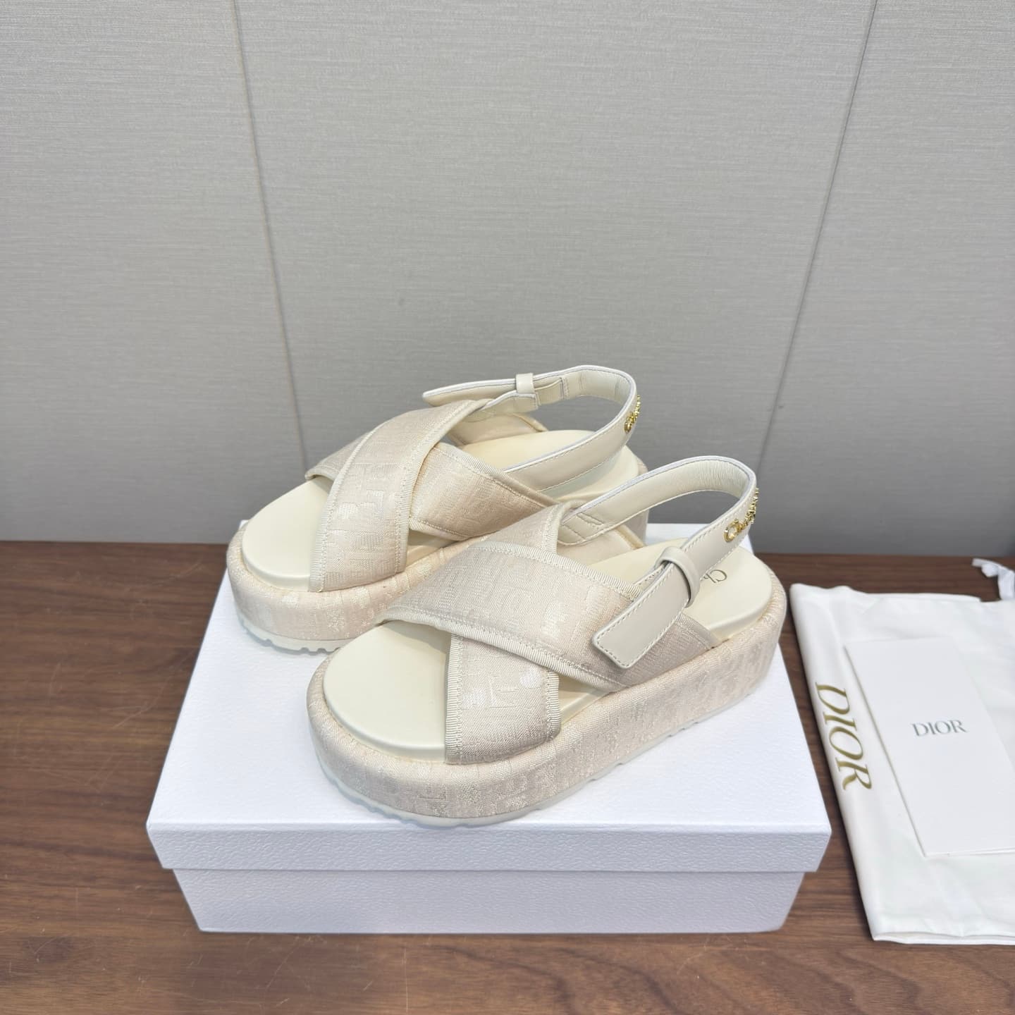 D5764 Dior 26ss – New spring/summer styles, thick-bottom slippers/flip-flops — image 2