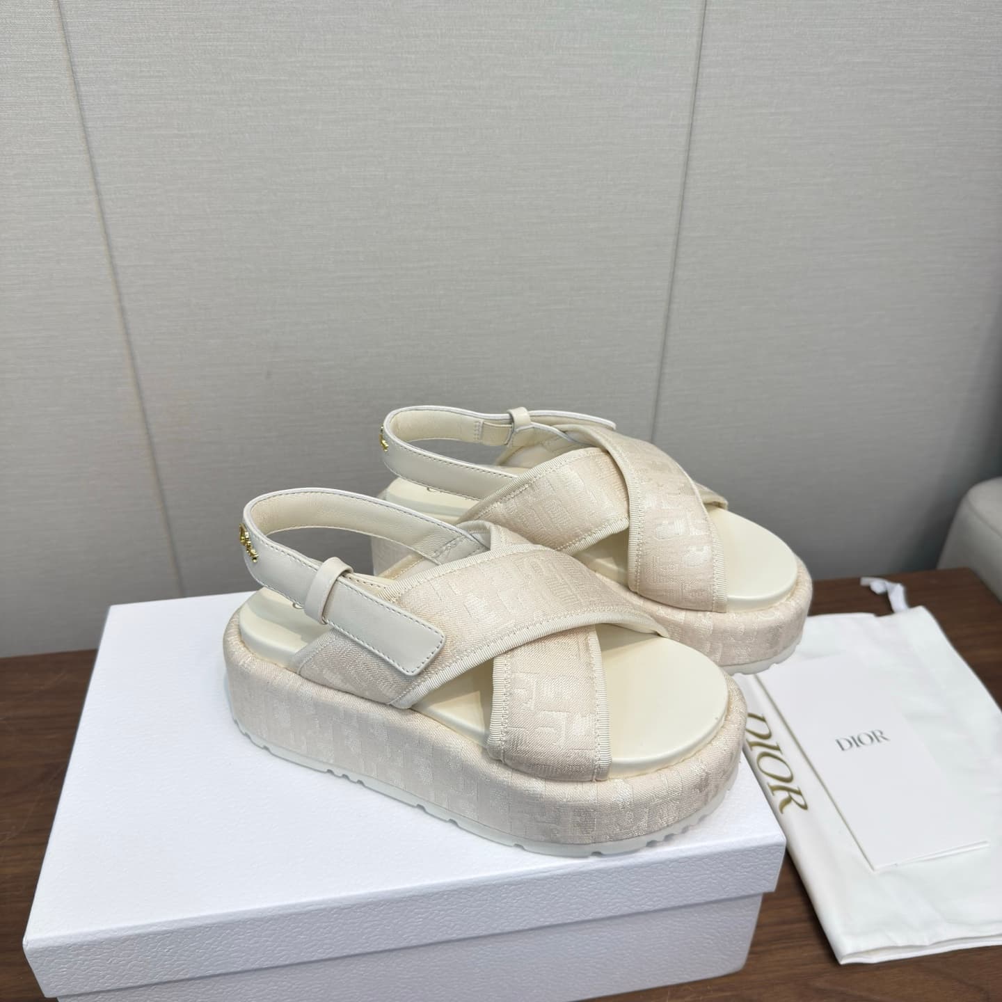 D5764 Dior 26ss – New spring/summer styles, thick-bottom slippers/flip-flops — image 6
