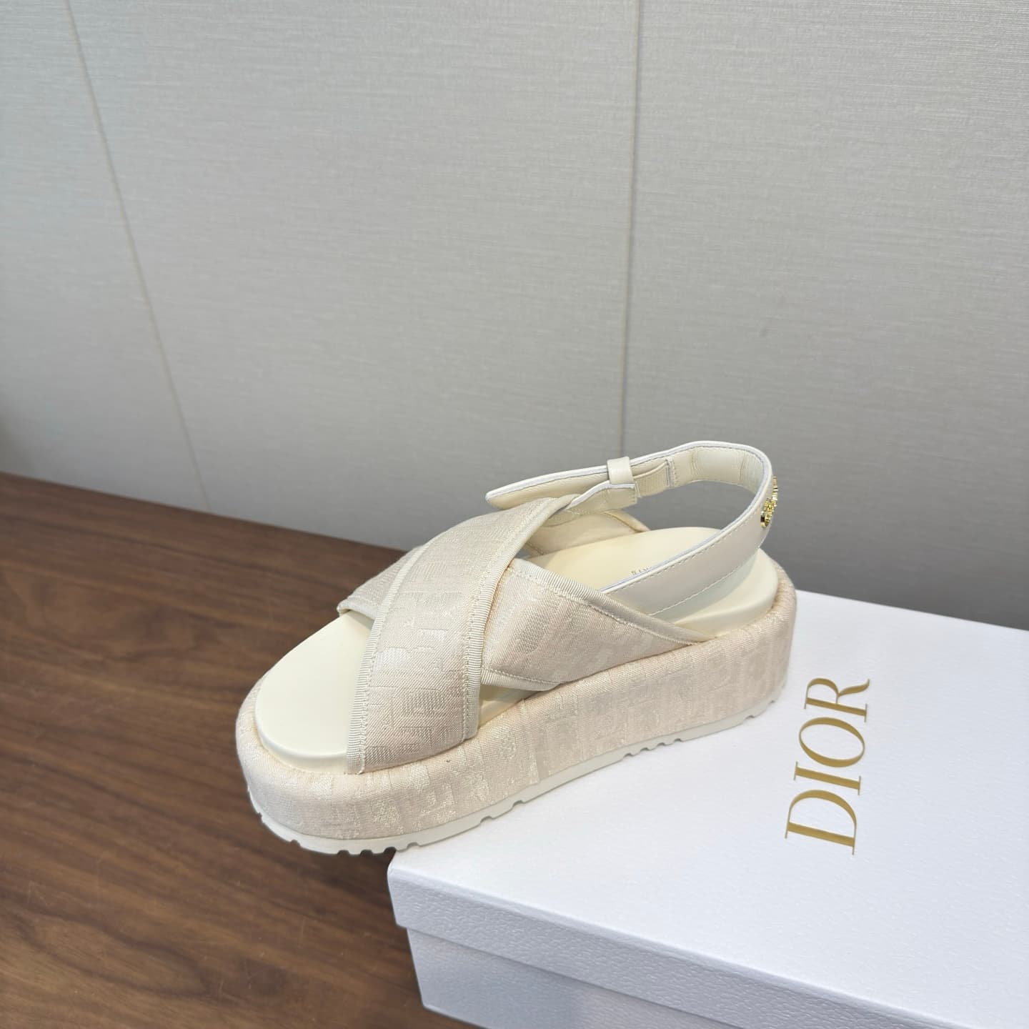 D5764 Dior 26ss – New spring/summer styles, thick-bottom slippers/flip-flops — image 4
