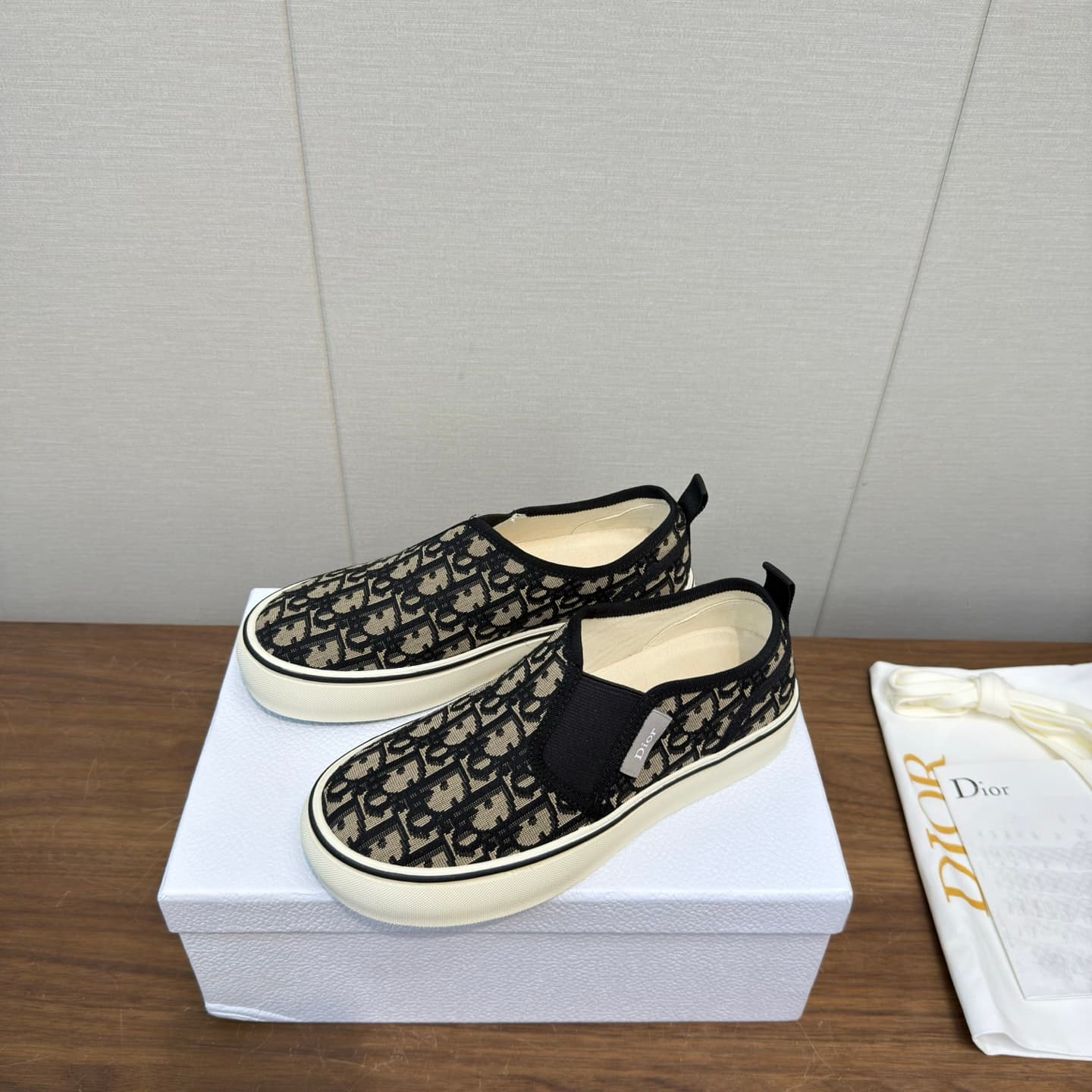 D5785 Dior’s latest 26ss spring collection – casual sports shoes, board shoes — image 2