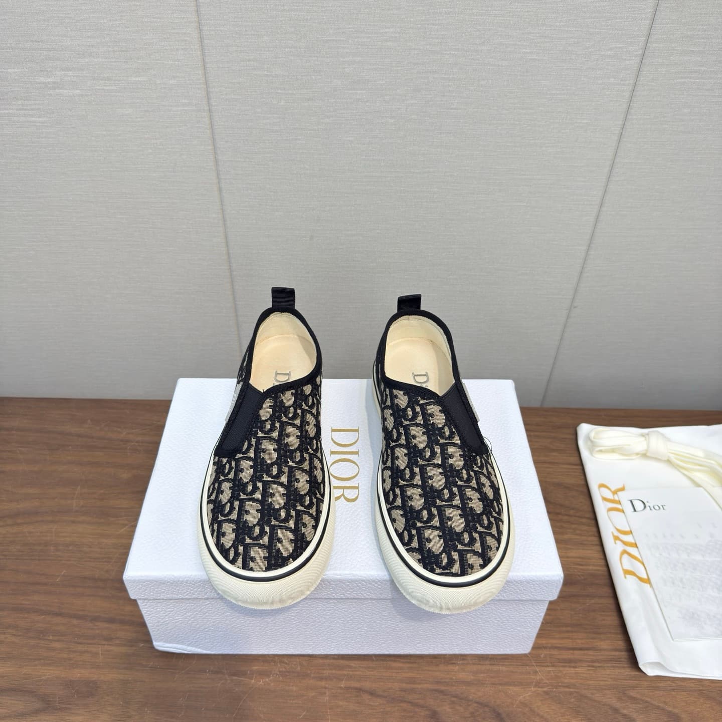 D5785 Dior’s latest 26ss spring collection – casual sports shoes, board shoes — image 1