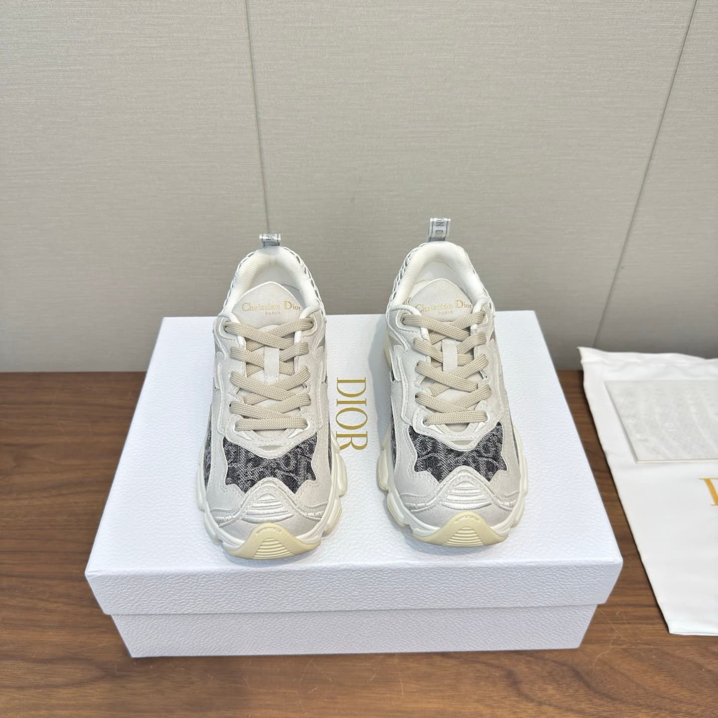 D5877 Dior 26s – New Arrival! Top-tier shoes, sports shoes, thick soles, semi-slippery design, casual shoes. Best version 💰 — image 1