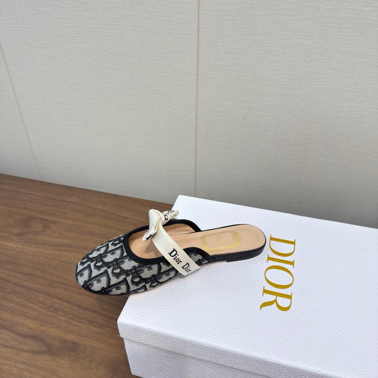 D5890 Dior 2026 – Latest bow tie🎀 with a bowler cap!!! — image 4