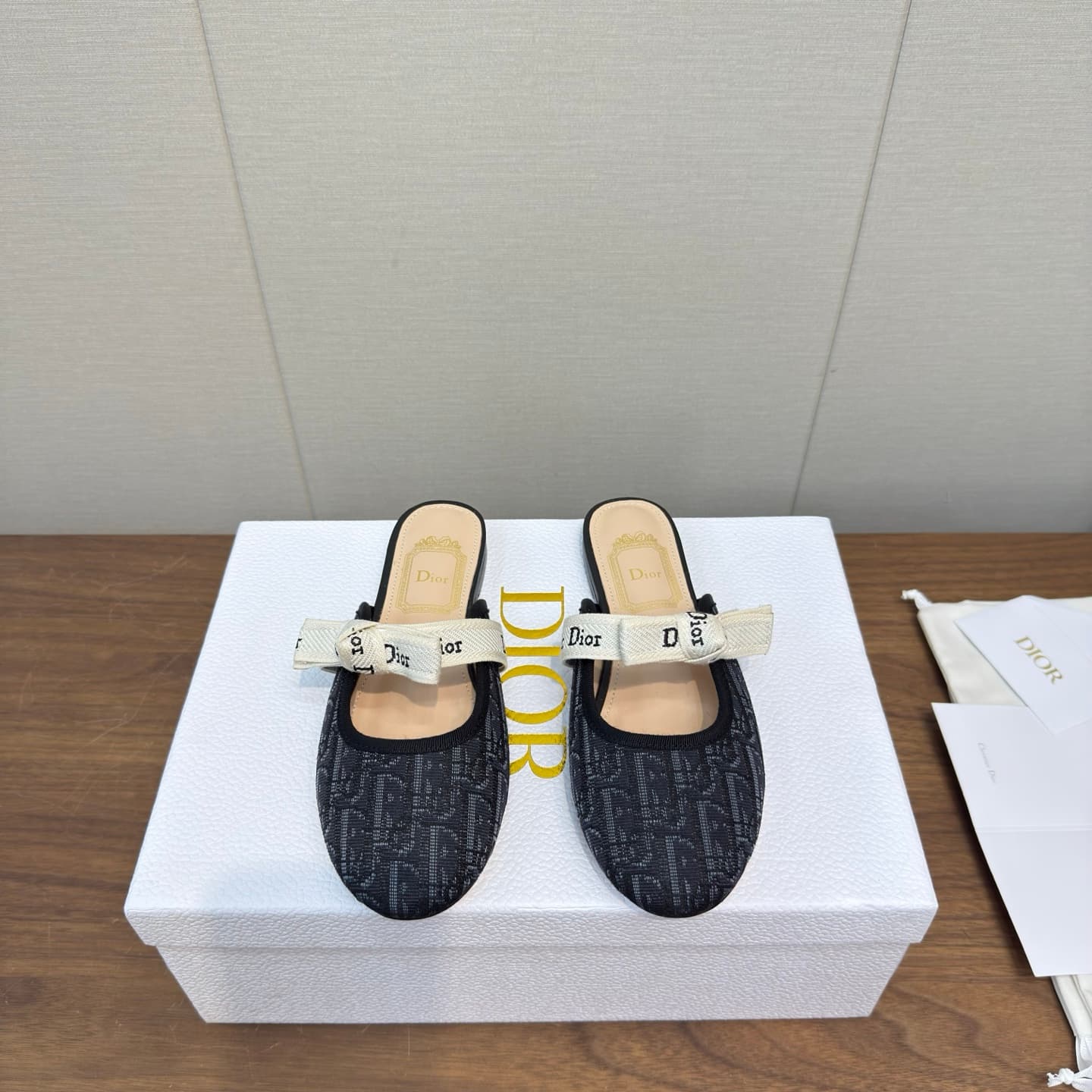 D5889 Dior 2026 – Latest bow 🎀 with a headband mules!!! — image 1
