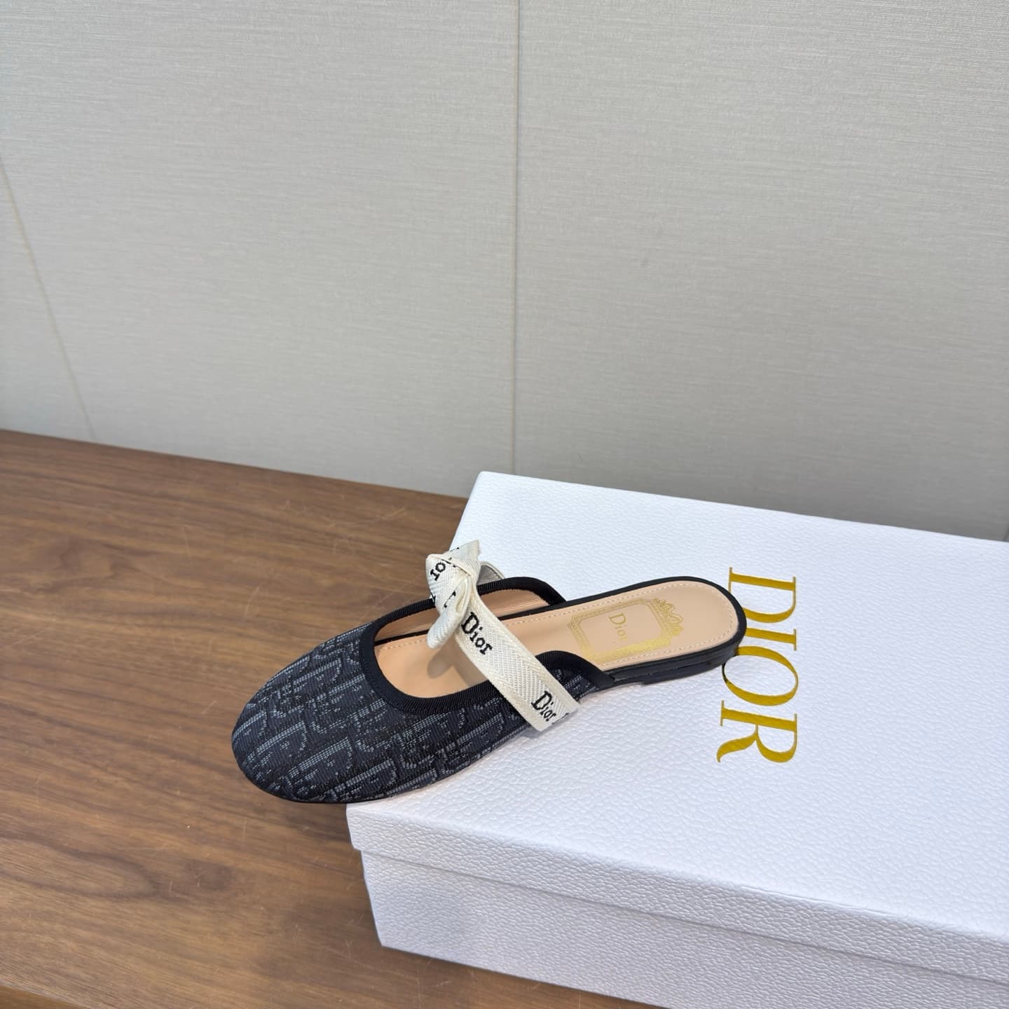 D5889 Dior 2026 – Latest bow 🎀 with a headband mules!!! — image 4
