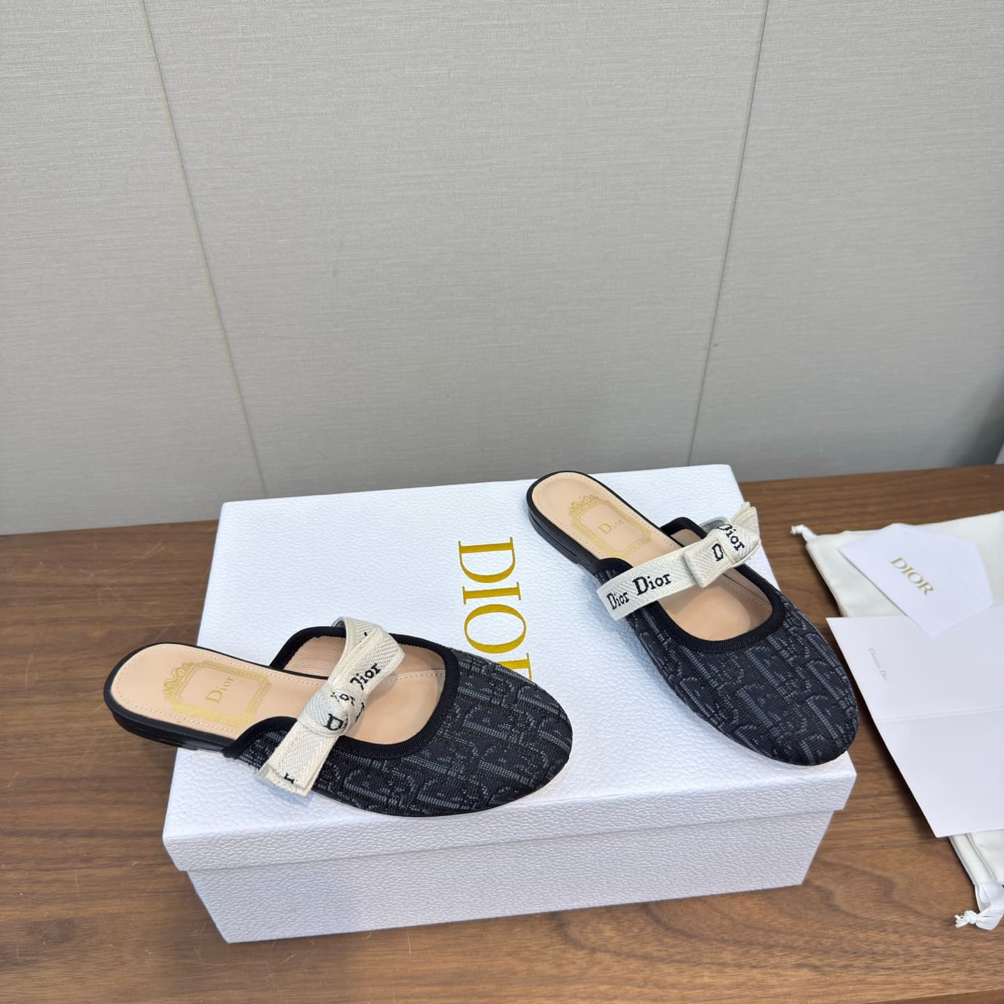 D5889 Dior 2026 – Latest bow 🎀 with a headband mules!!! — image 3
