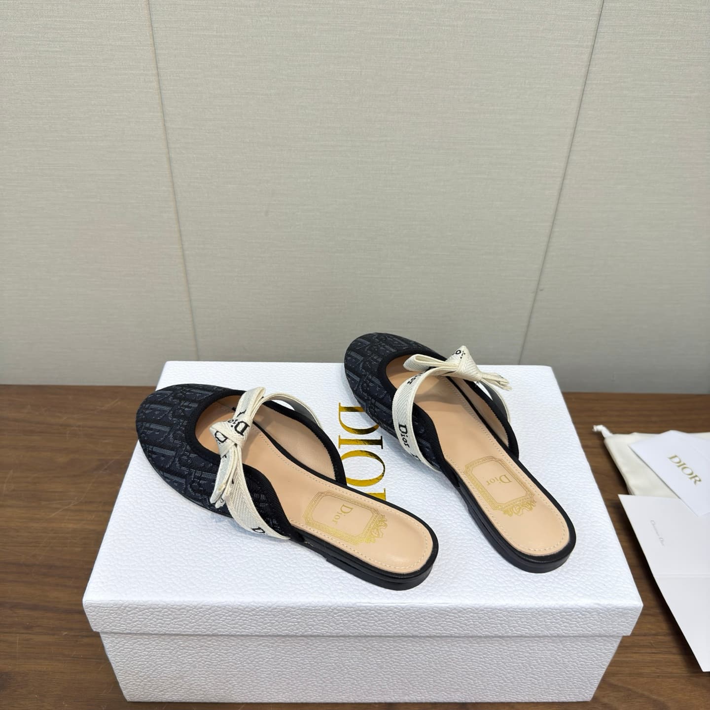 D5889 Dior 2026 – Latest bow 🎀 with a headband mules!!! — image 8