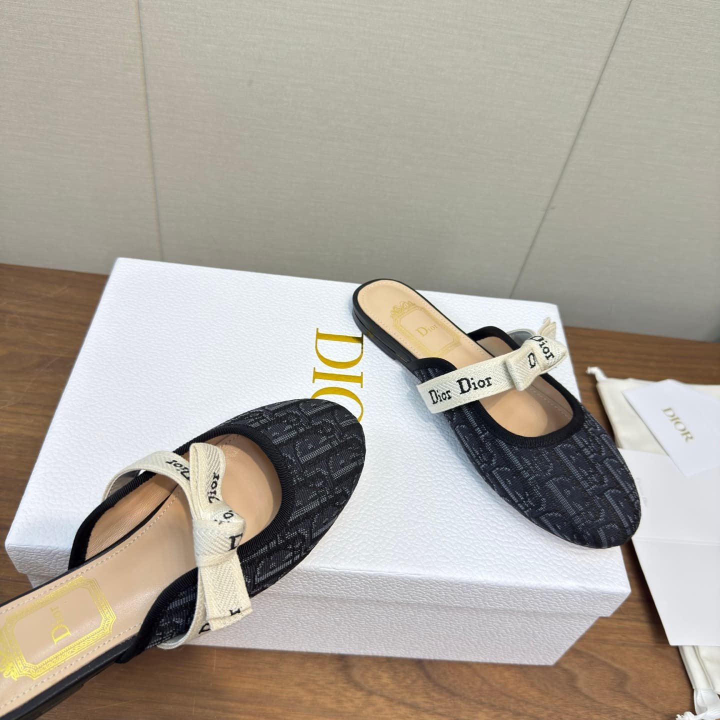 D5889 Dior 2026 – Latest bow 🎀 with a headband mules!!! — image 5