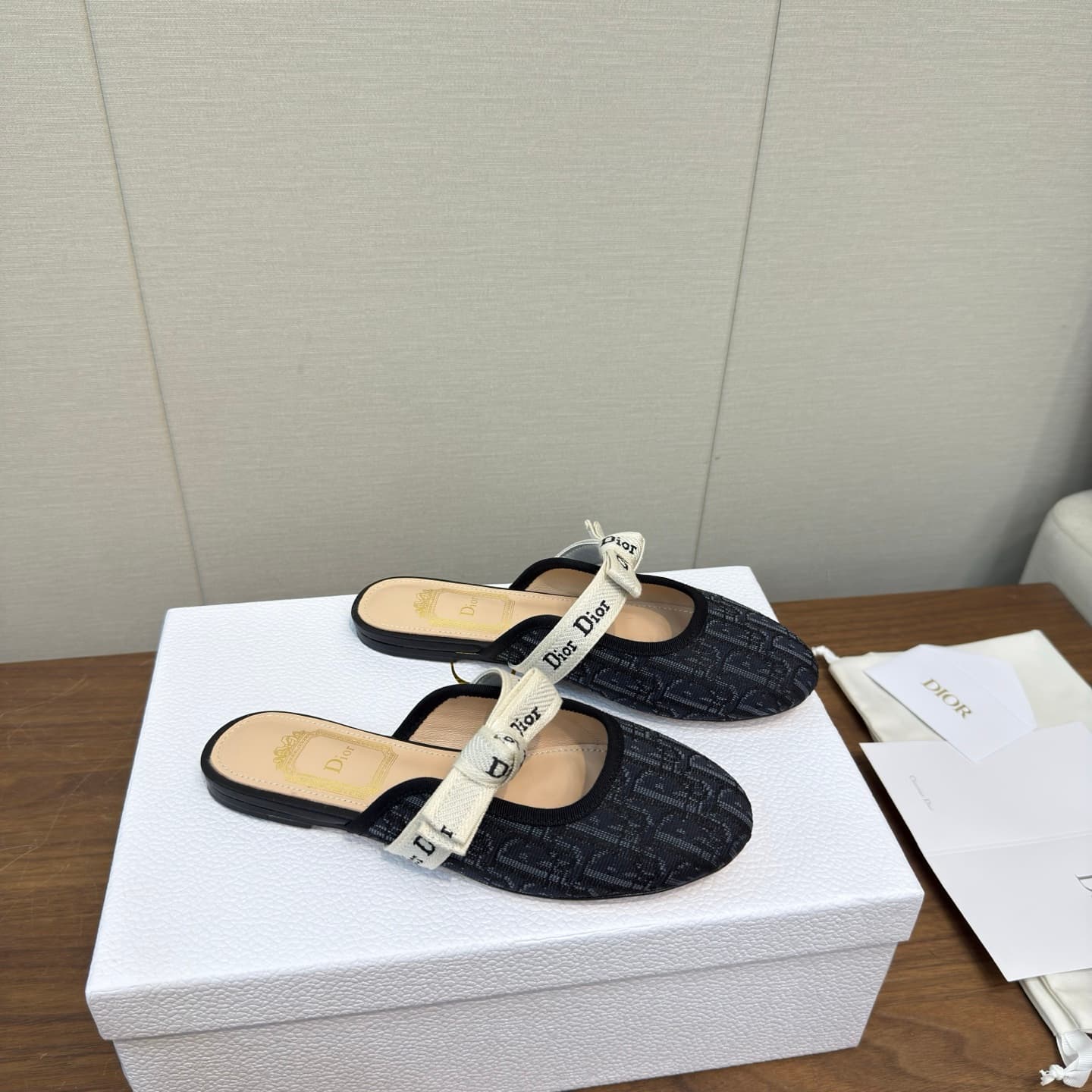 D5889 Dior 2026 – Latest bow 🎀 with a headband mules!!! — image 7