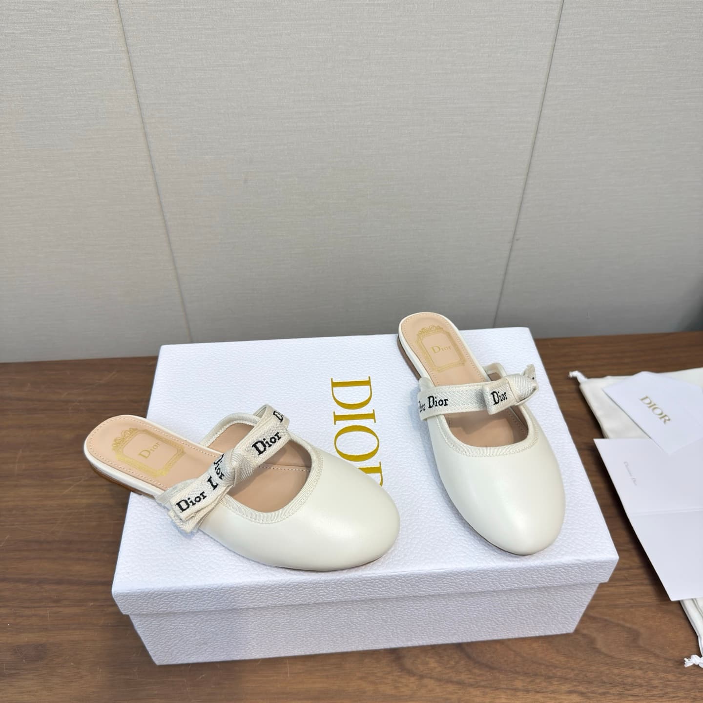 D5886 Dior 2026 – Latest bow 🎀 With a bowler hat!!! — image 3