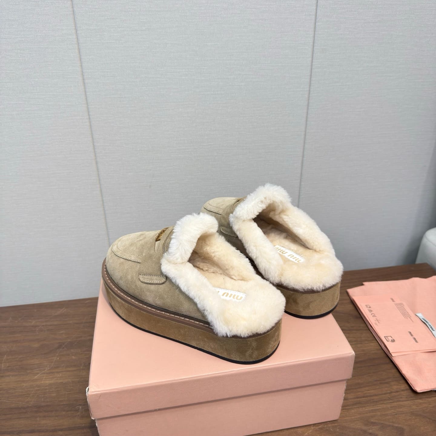 D10526 MiuMiu/缪缪’s latest popular autumn/winter bootie sandals made of fur — image 8