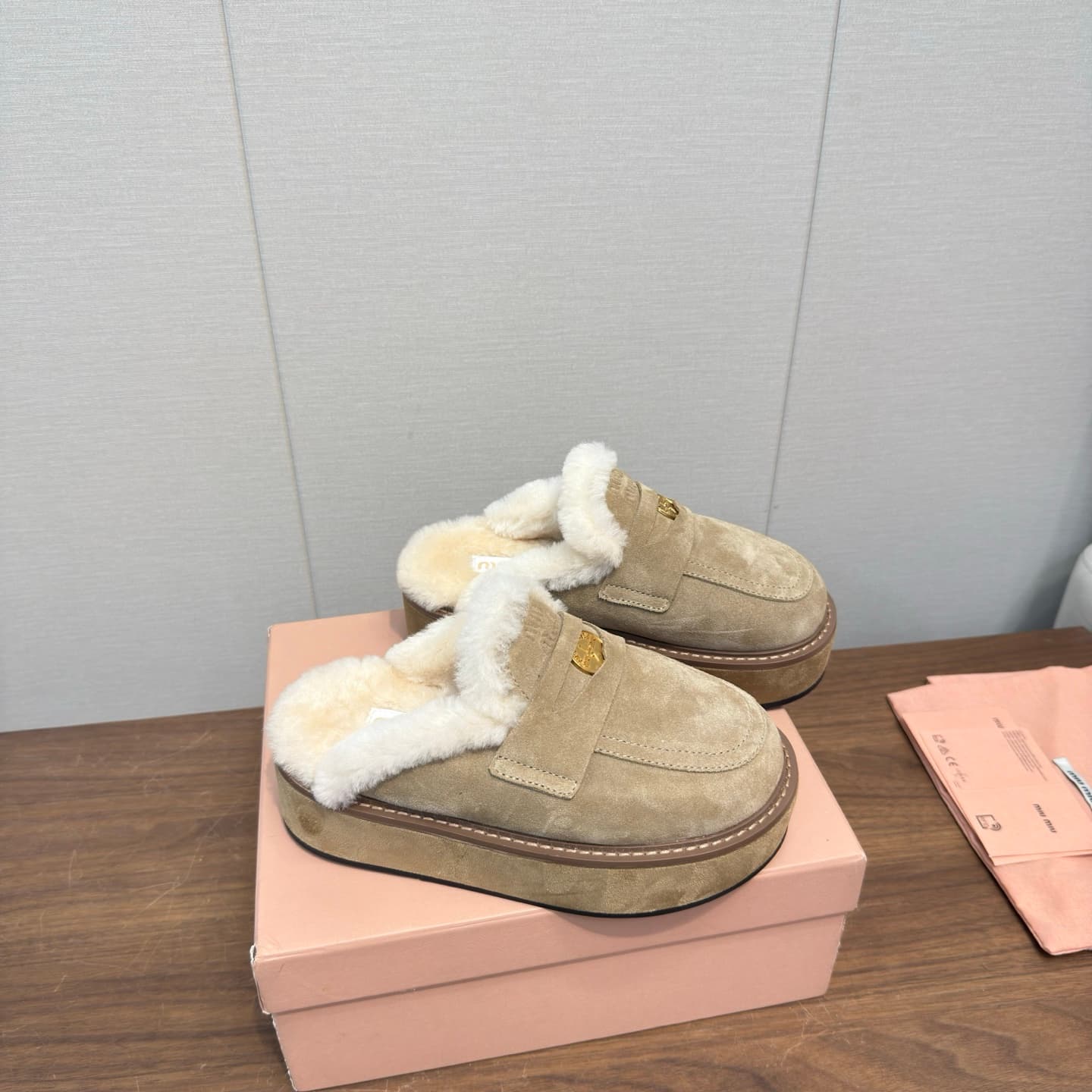 D10526 MiuMiu/缪缪’s latest popular autumn/winter bootie sandals made of fur — image 6
