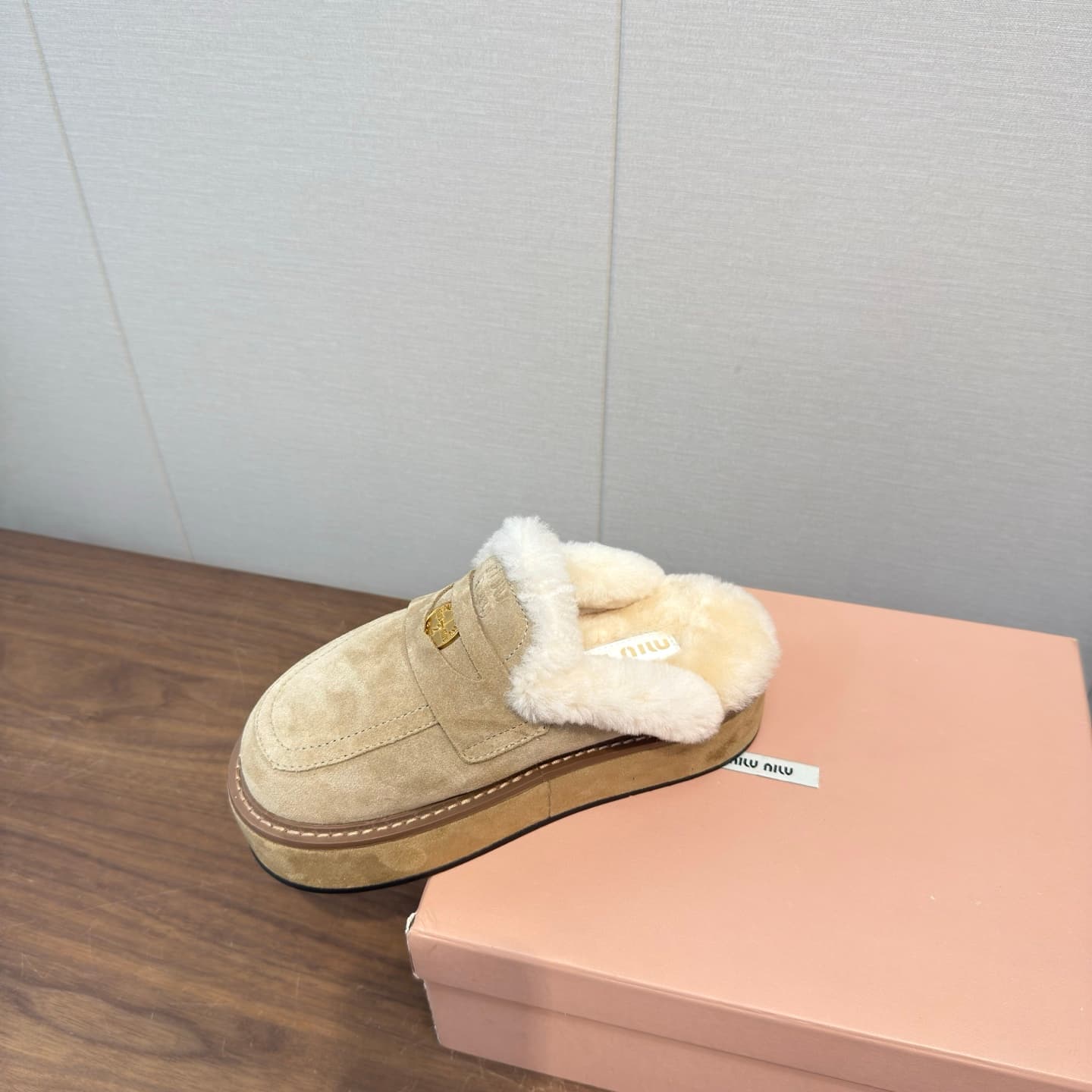 D10526 MiuMiu/缪缪’s latest popular autumn/winter bootie sandals made of fur — image 4