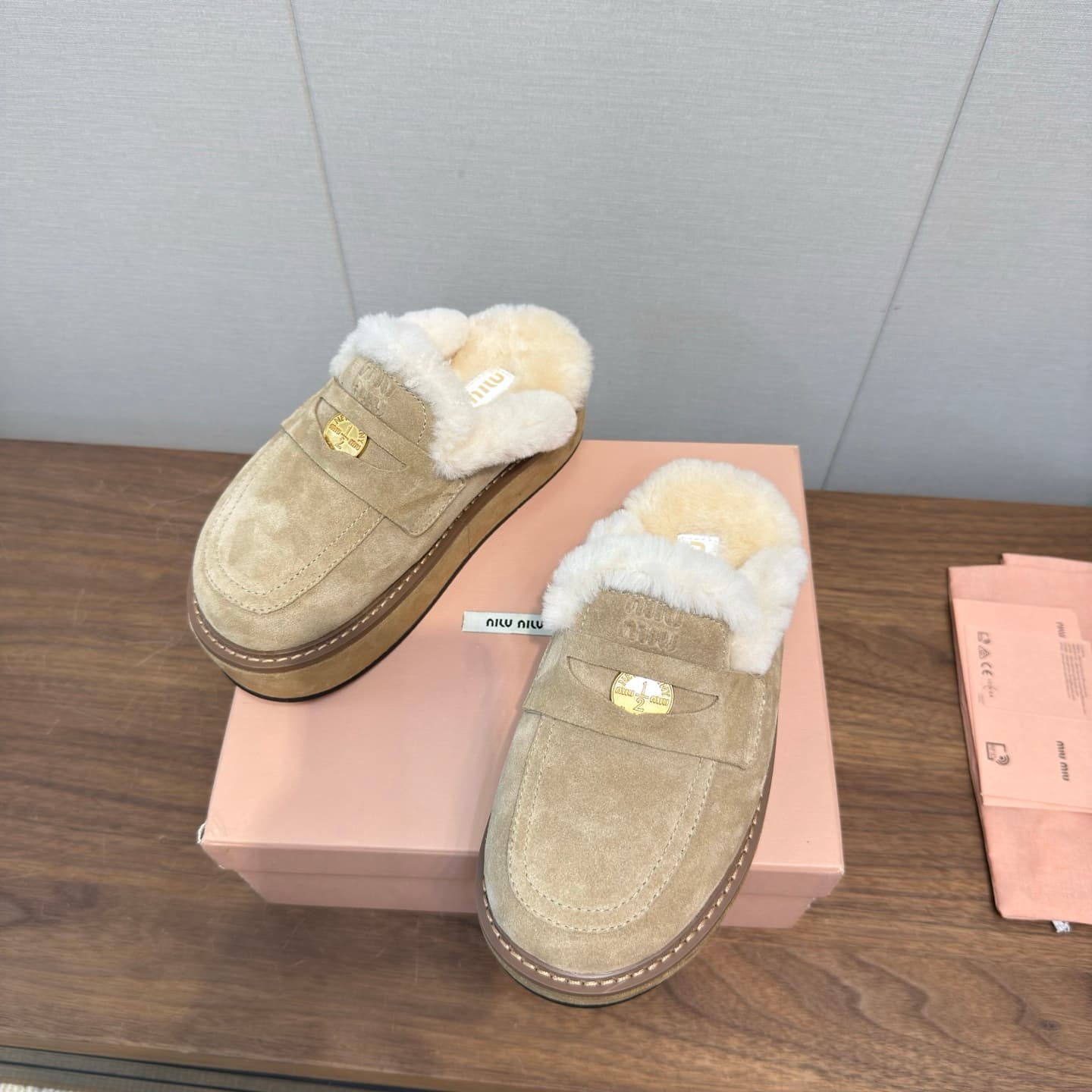 D10526 MiuMiu/缪缪’s latest popular autumn/winter bootie sandals made of fur — image 7