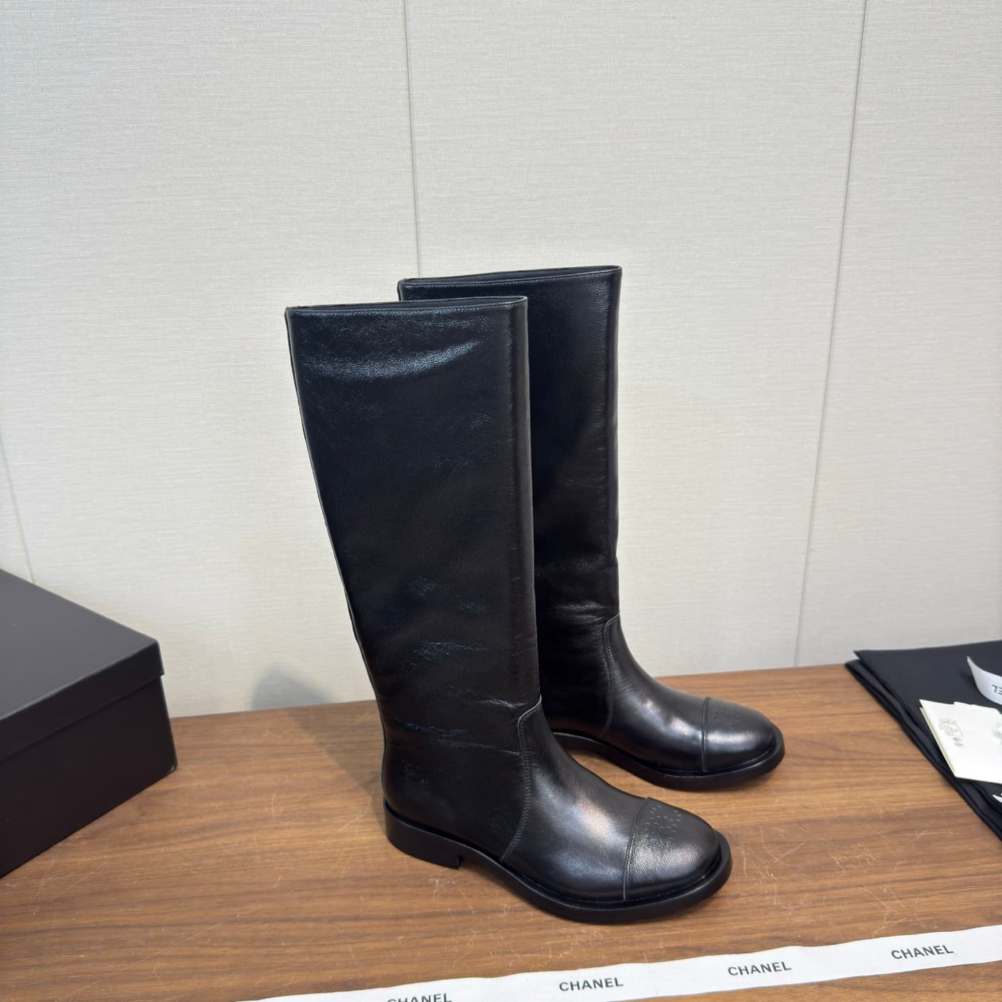 D8803 Chanel 26 b Early Autumn/Winter Boots, Vintage Style, Riding Boots — image 6