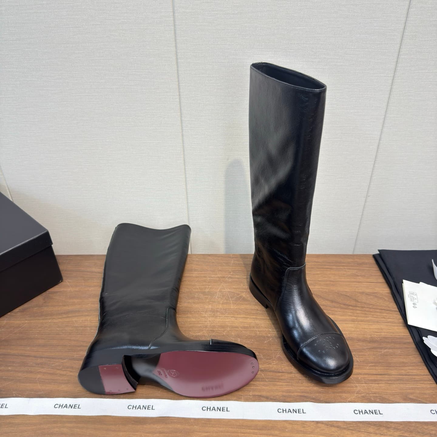 D8803 Chanel 26 b Early Autumn/Winter Boots, Vintage Style, Riding Boots — image 5
