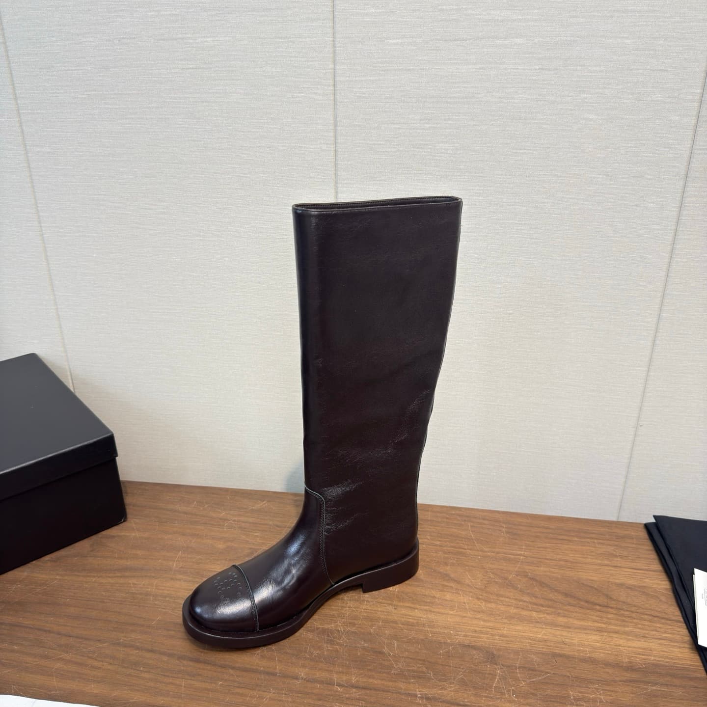 D8802 Chanel 26 b Early Autumn/Winter Boots, Vintage Style, Rider Boots — image 4