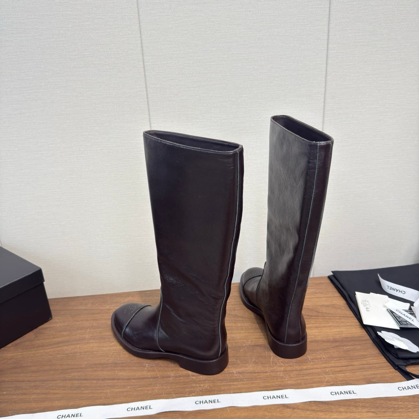 D8802 Chanel 26 b Early Autumn/Winter Boots, Vintage Style, Rider Boots — image 8