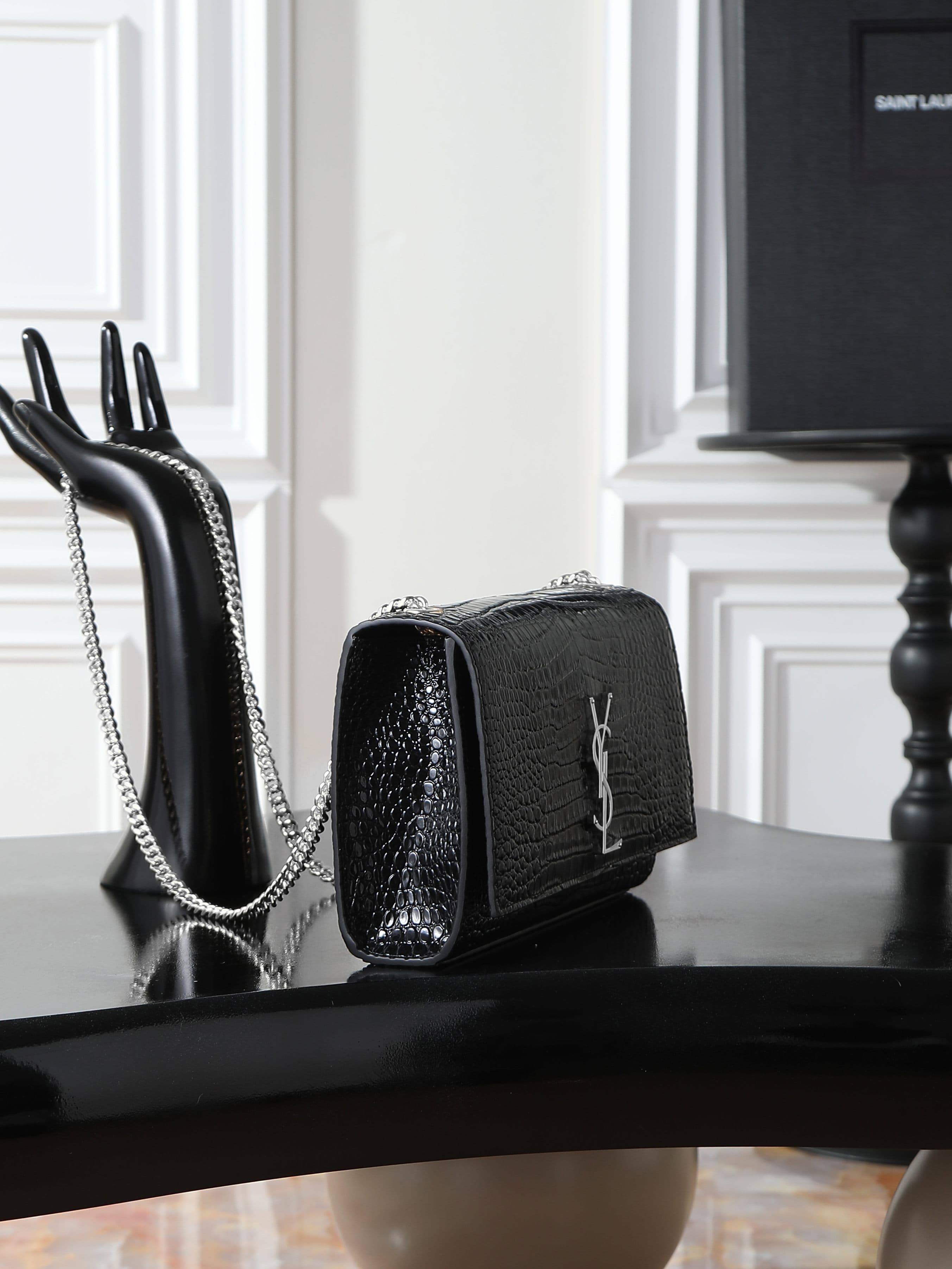 C8448 Black crocodile-patterned silver buttons · 24cm 【Eternal Classic】KATE is definitely Yang Shulin’s eternal classic model – never out of style, a must-have item! A necessity for everyone! Whether it’s ten years ago or ten years from now, KATE remains  — image 4