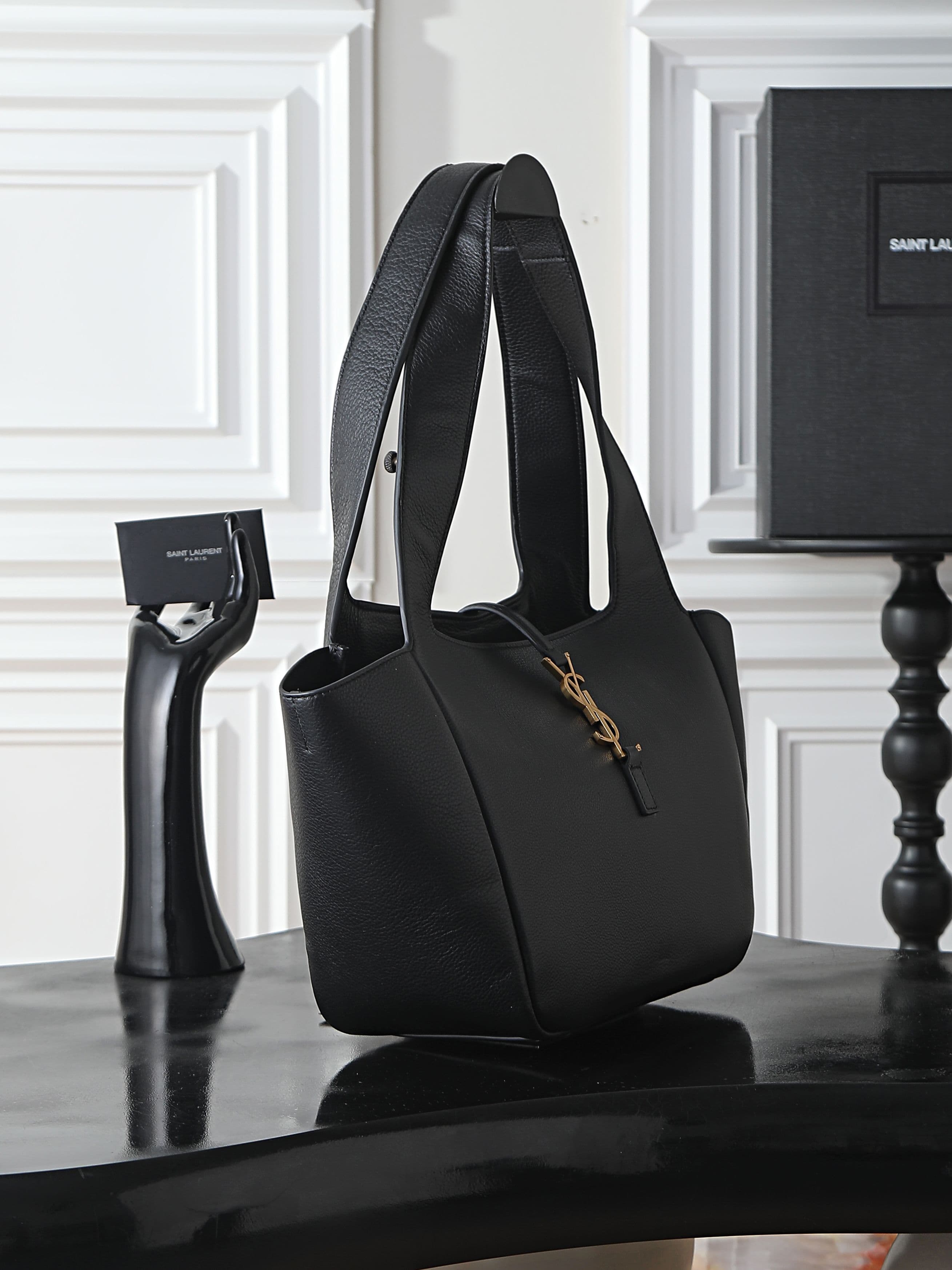 C8504 Medium size, black with gold buttons· — image 4