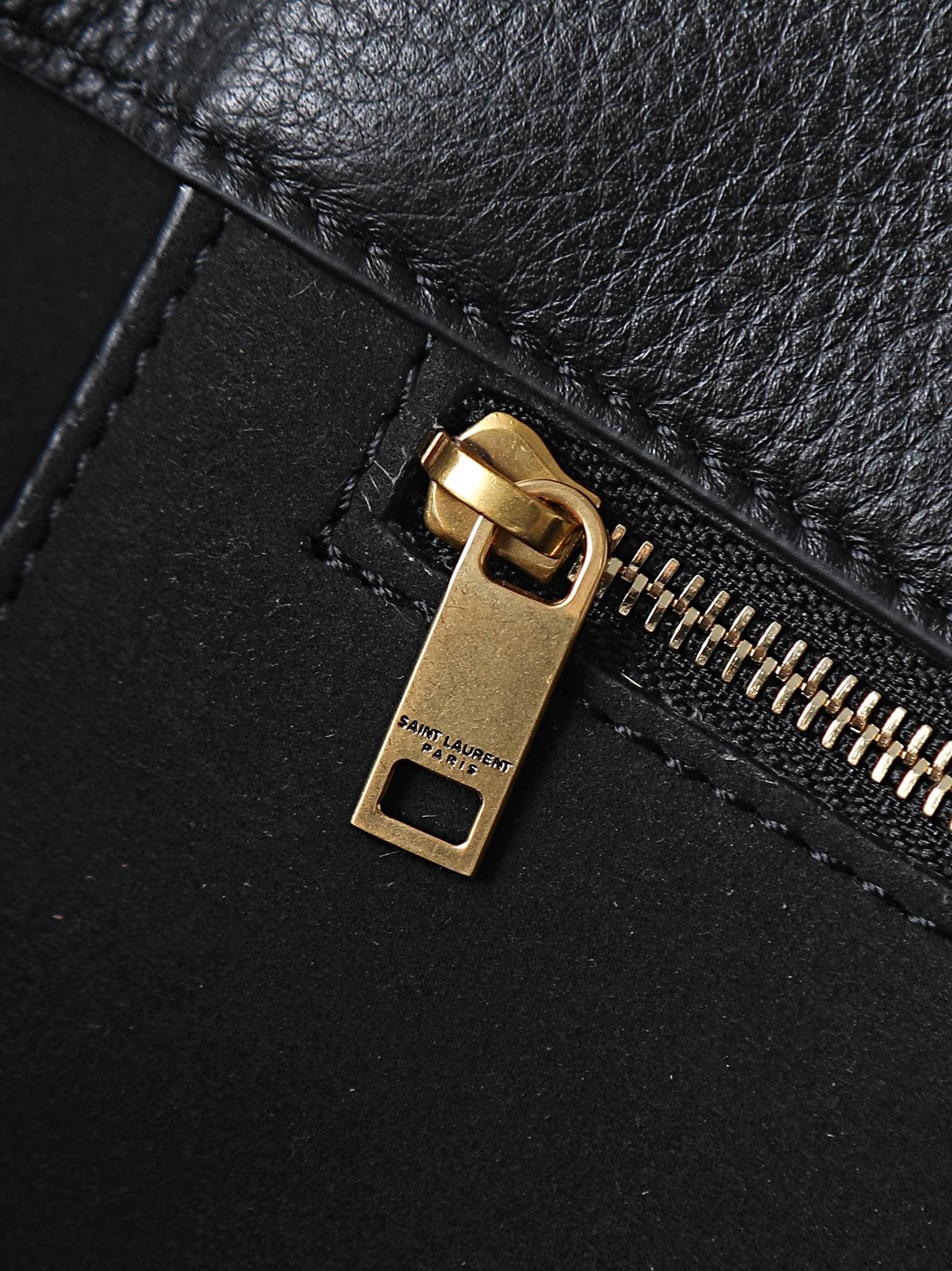 C8504 Medium size, black with gold buttons· — image 8