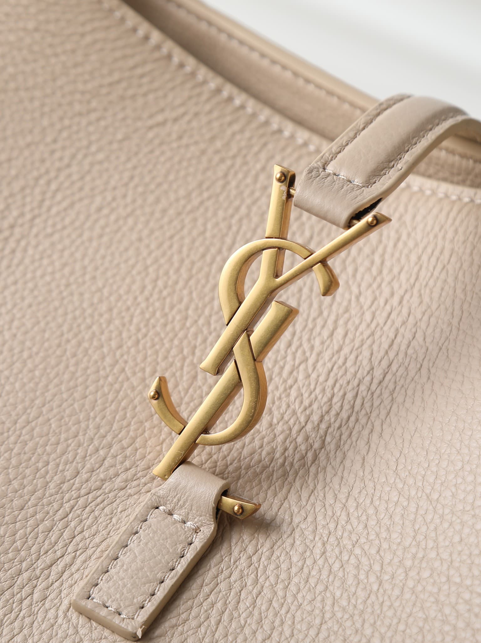 C8503 Medium size apricot-colored gold buttons· — image 5
