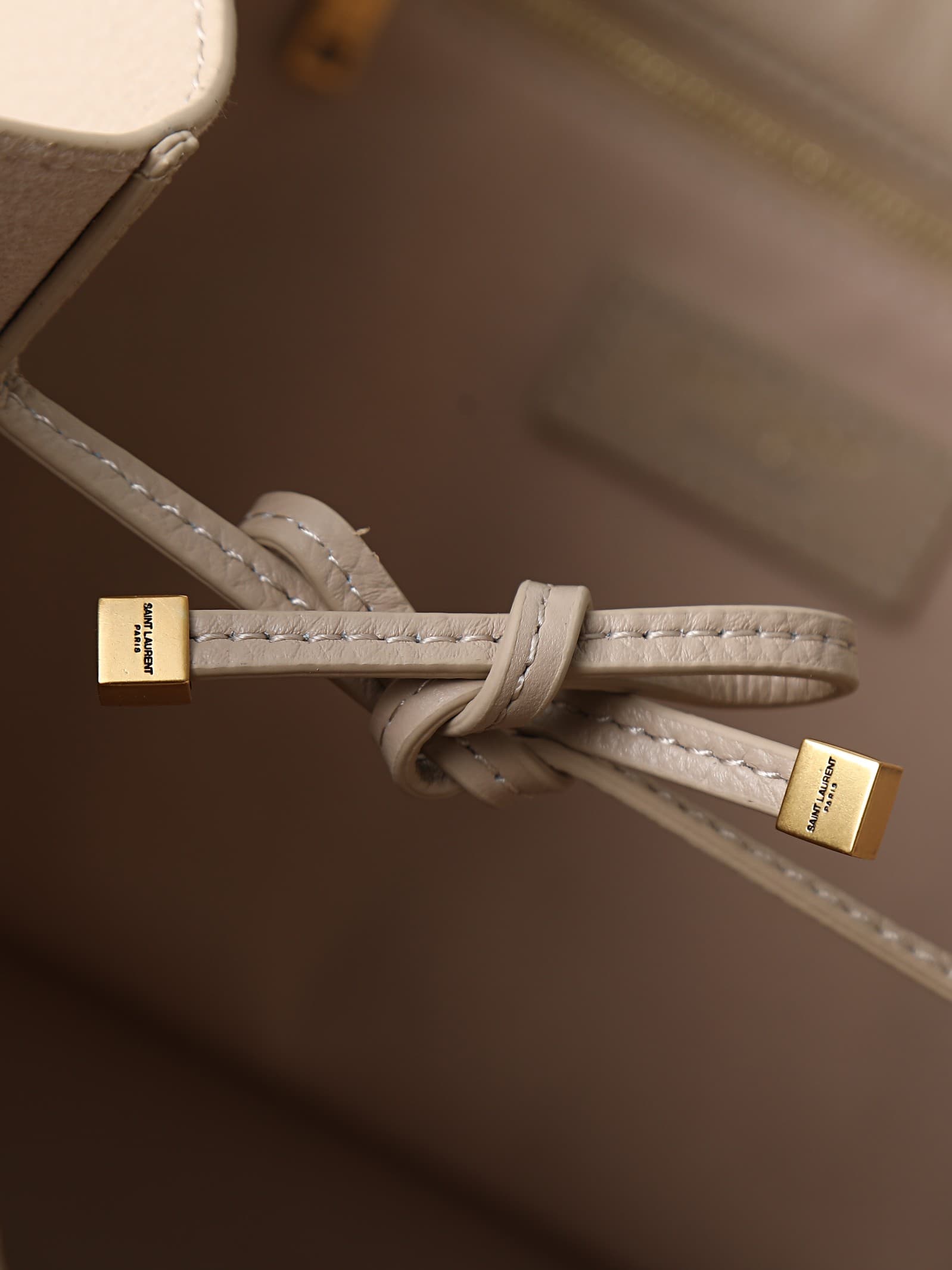 C8503 Medium size apricot-colored gold buttons· — image 2