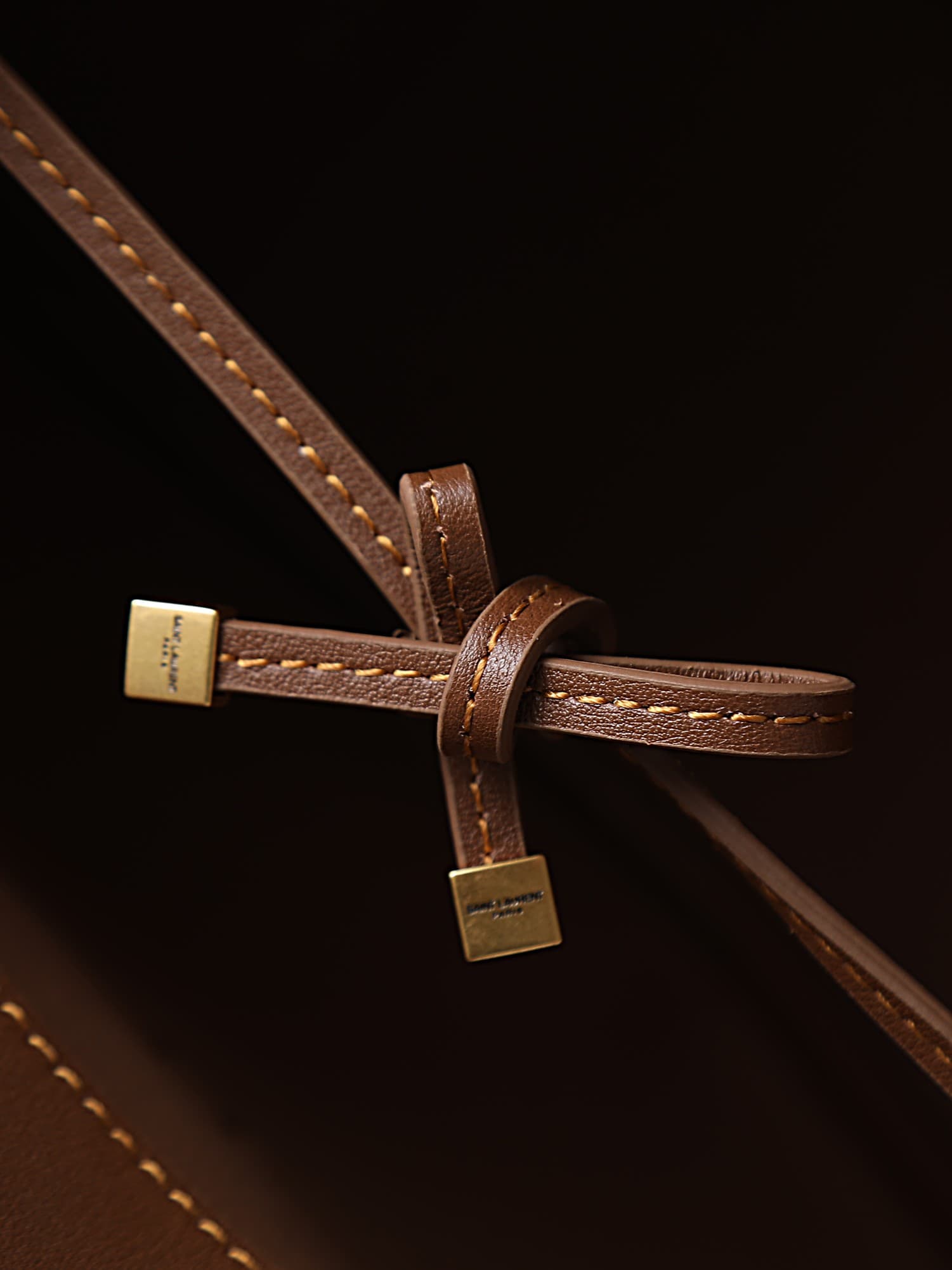 C8500 Medium-sized frosted suede gold buttons — image 2