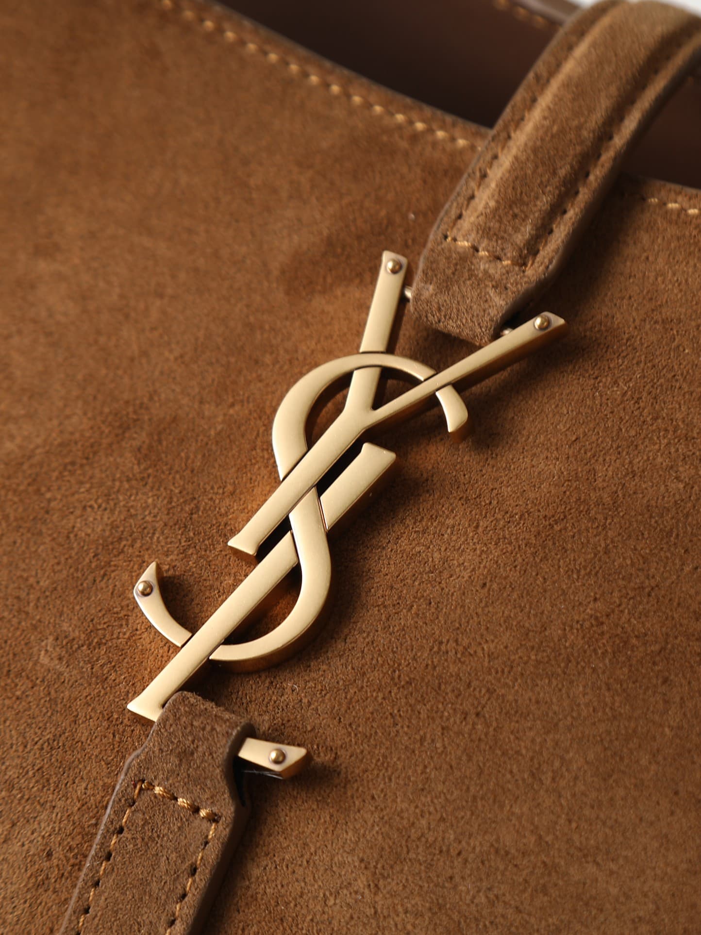 C8500 Medium-sized frosted suede gold buttons — image 5