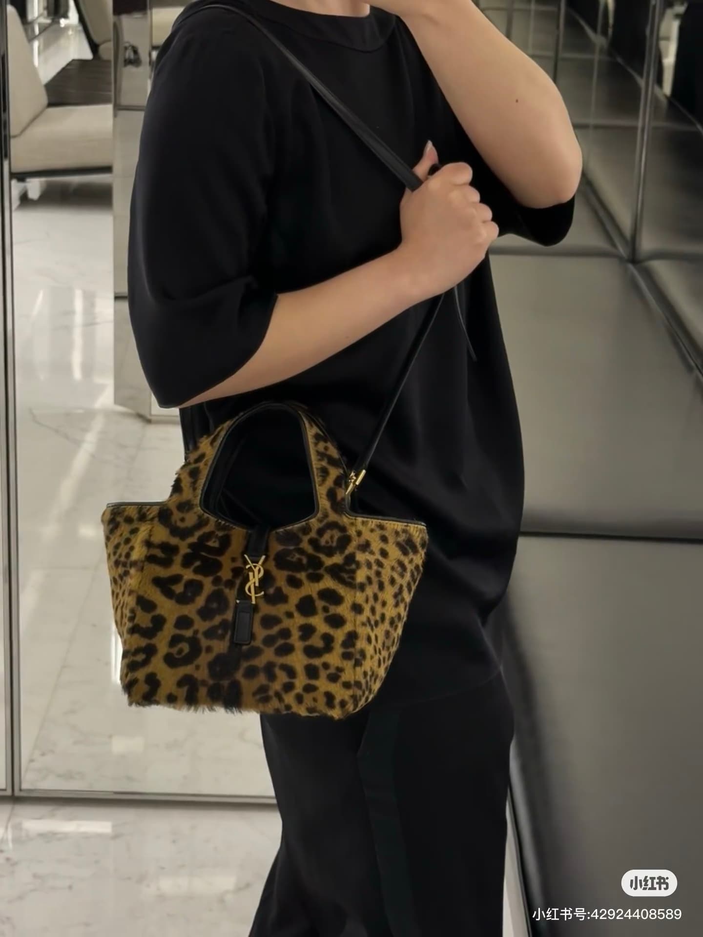 C8468 Model photos — image 6