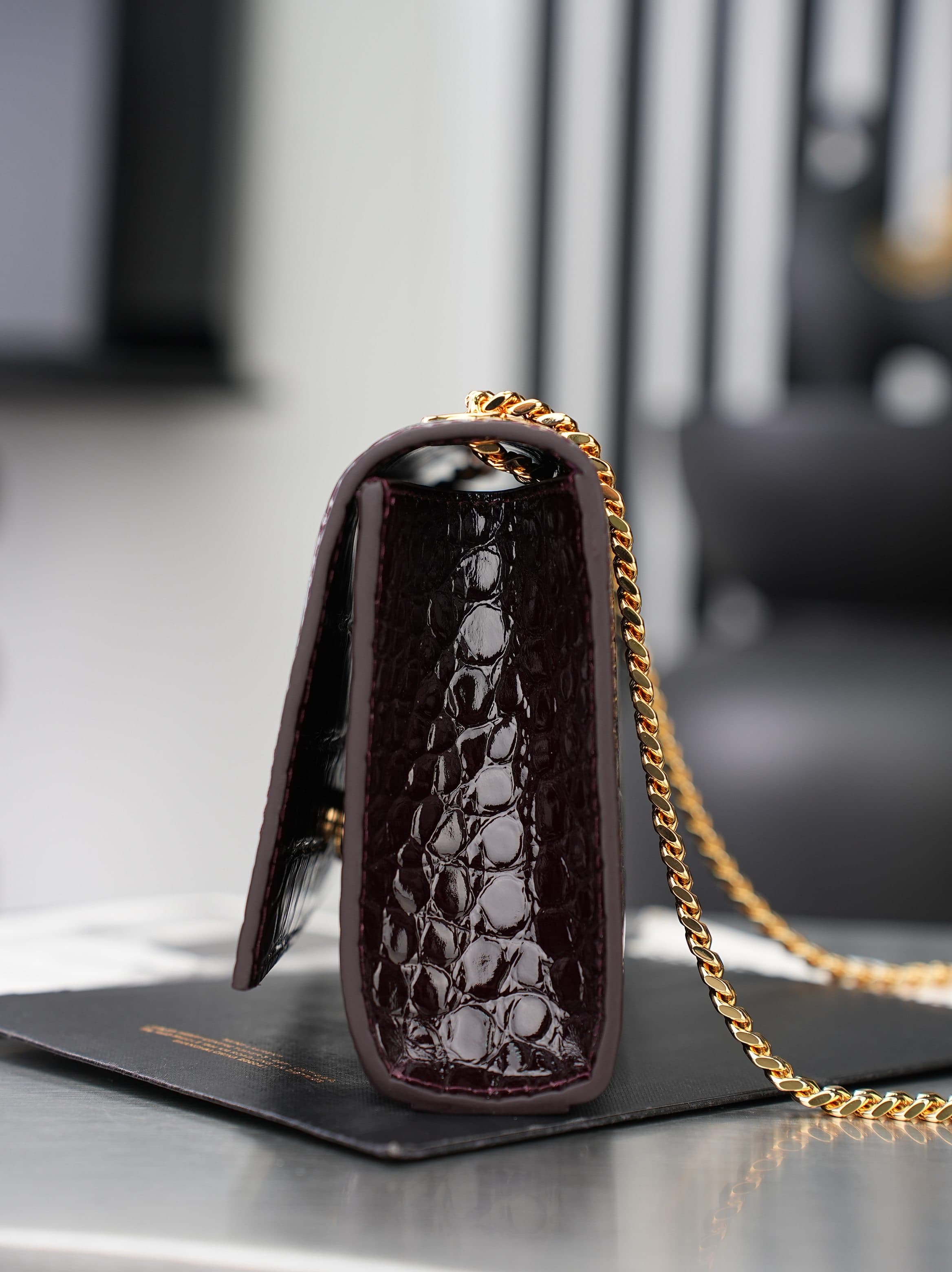 C8467 New crocodile-patterned wine-red gold buckles·20cm — image 8