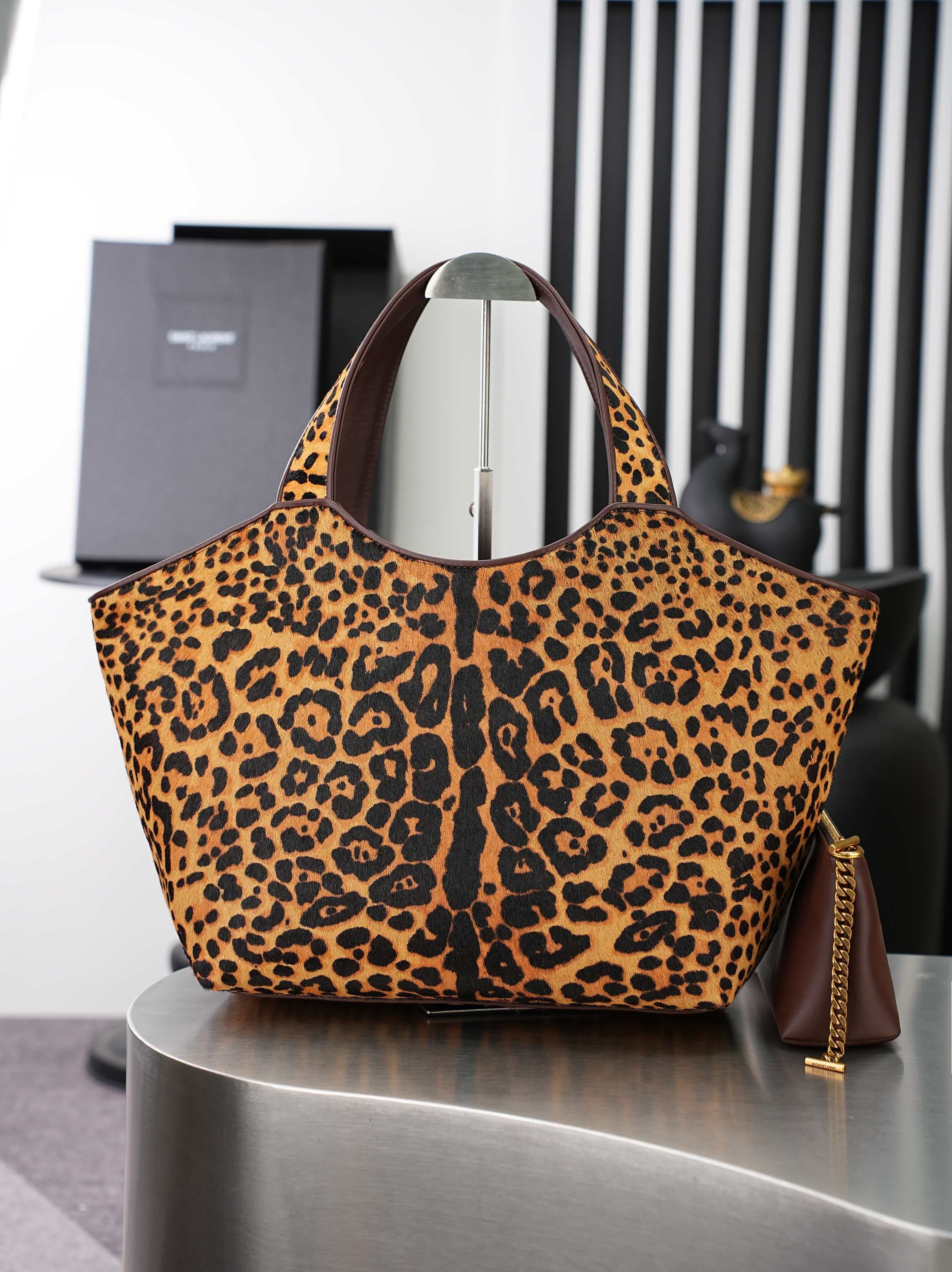 C8465 YSL BEA handbag, featuring leopard print horsehair material and black leather handles, with a metallic logo that stands out clearly! Vintage yet wild, it looks great paired with sweaters, coats, or dresses in autumn and winter✨. It has an appropriat — image 5