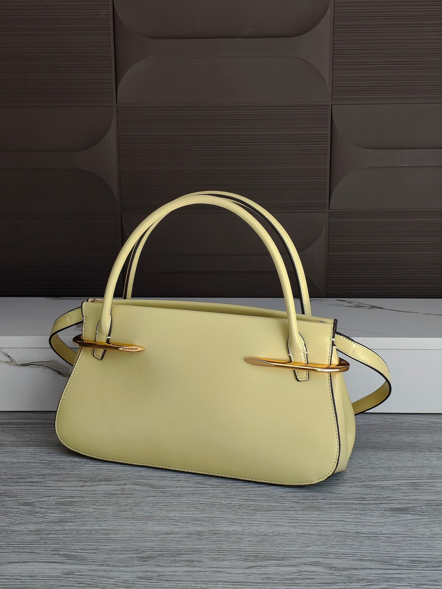 C3158 New GIVENCHY｜Jessica Zheng Xiuyan’s Pinch bag — image 3