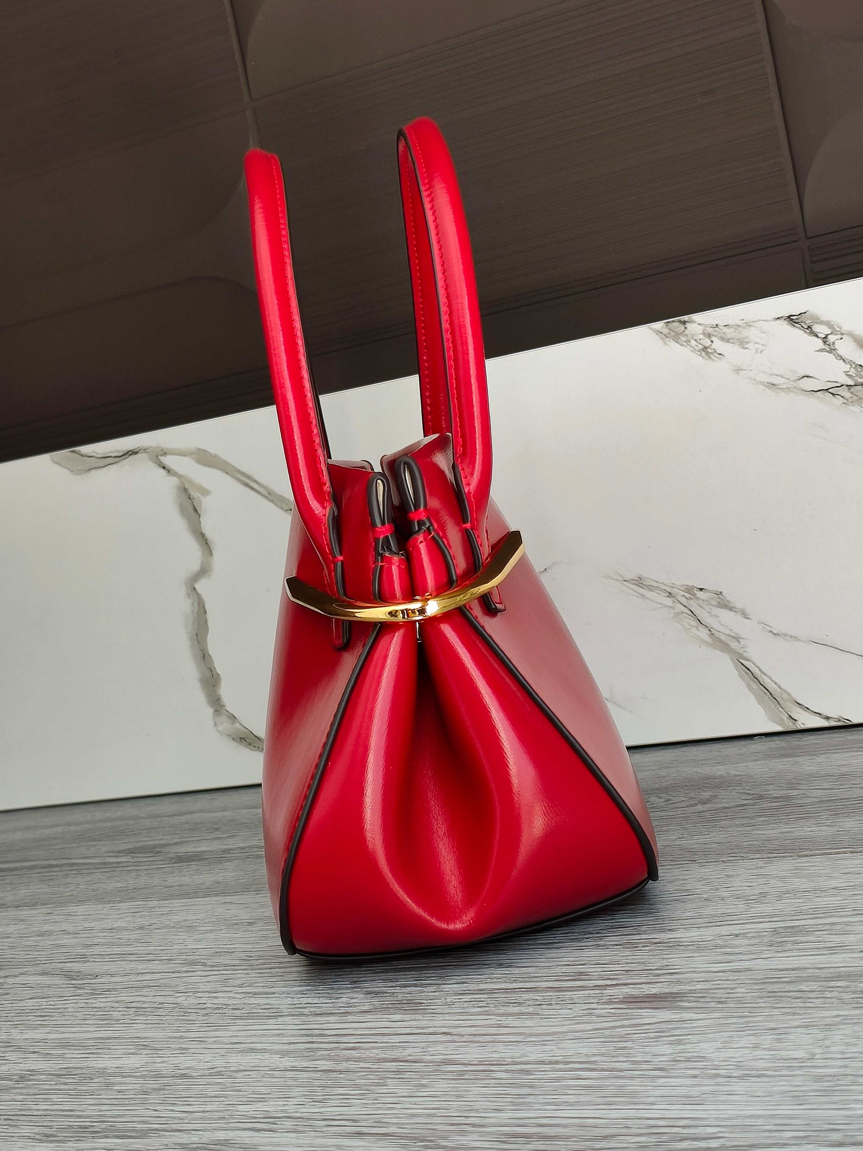 C3157 New GIVENCHY｜Jessica Zheng Xiuyan’s Pinch Bag — image 4