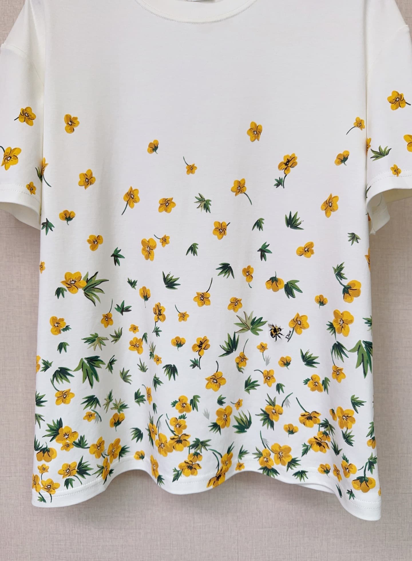 C18600 D Family’s new spring/summer embroidered print T-shirt – perfect for any occasion 🆕❤️ — image 3