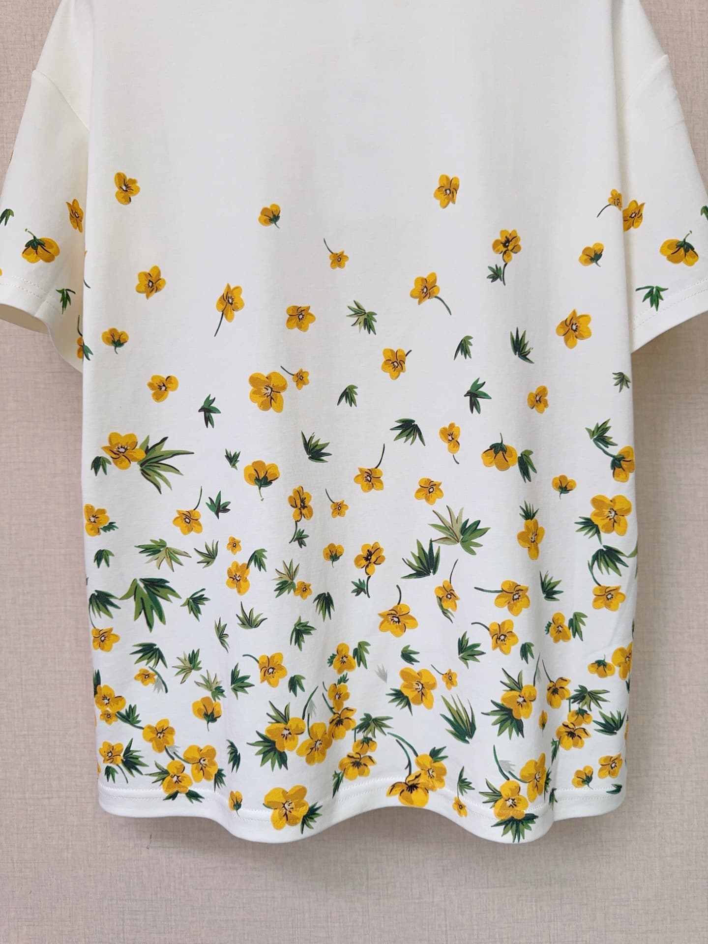 C18600 D Family’s new spring/summer embroidered print T-shirt – perfect for any occasion 🆕❤️ — image 7