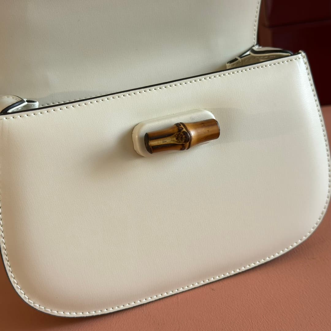 C4001 🔥🔥 The bamboo motifs symbolize Gucci’s enduring design heritage. The bamboo handles on this handbag are shaped through the heat of flames. This craftsmanship originated among Florentine artisans after World War II. The bag is made of green leather,  — image 6