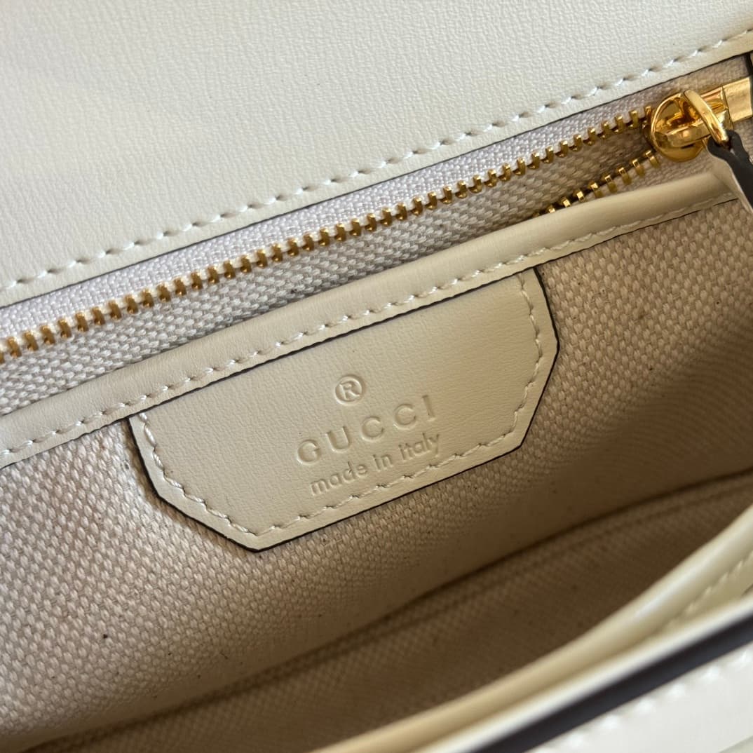 C4001 🔥🔥 The bamboo motifs symbolize Gucci’s enduring design heritage. The bamboo handles on this handbag are shaped through the heat of flames. This craftsmanship originated among Florentine artisans after World War II. The bag is made of green leather,  — image 8