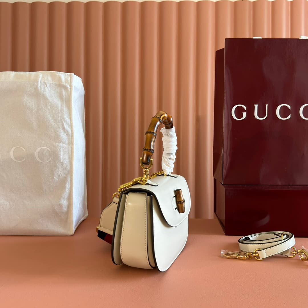 C4001 🔥🔥 The bamboo motifs symbolize Gucci’s enduring design heritage. The bamboo handles on this handbag are shaped through the heat of flames. This craftsmanship originated among Florentine artisans after World War II. The bag is made of green leather,  — image 3