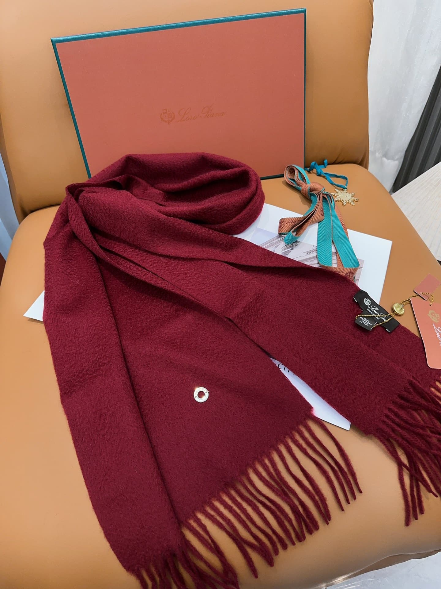 C30670 Loro Piana’s classic “Wavy” solid-colored cashmere scarf ❗ — image 7