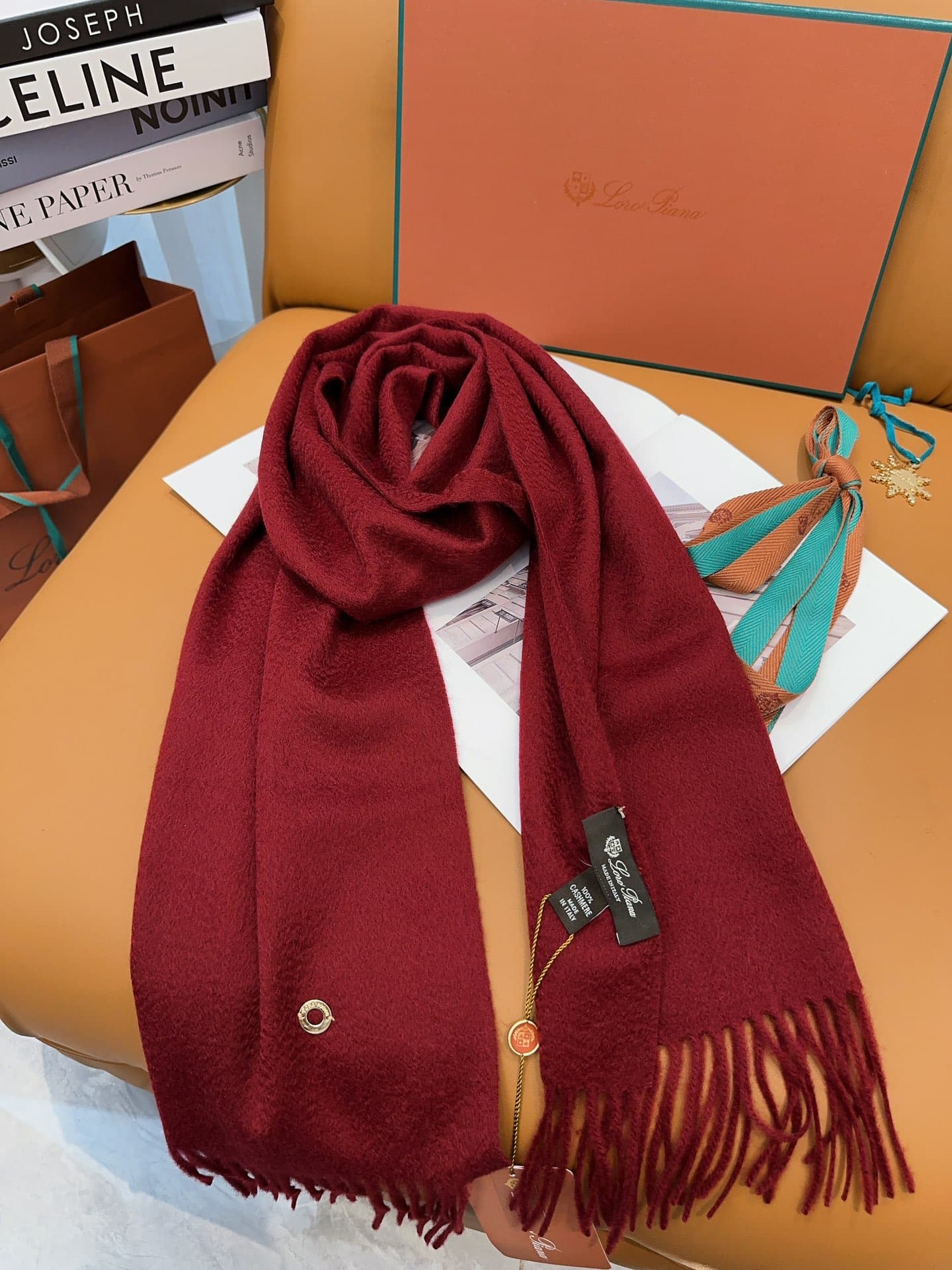 C30670 Loro Piana’s classic “Wavy” solid-colored cashmere scarf ❗ — image 5