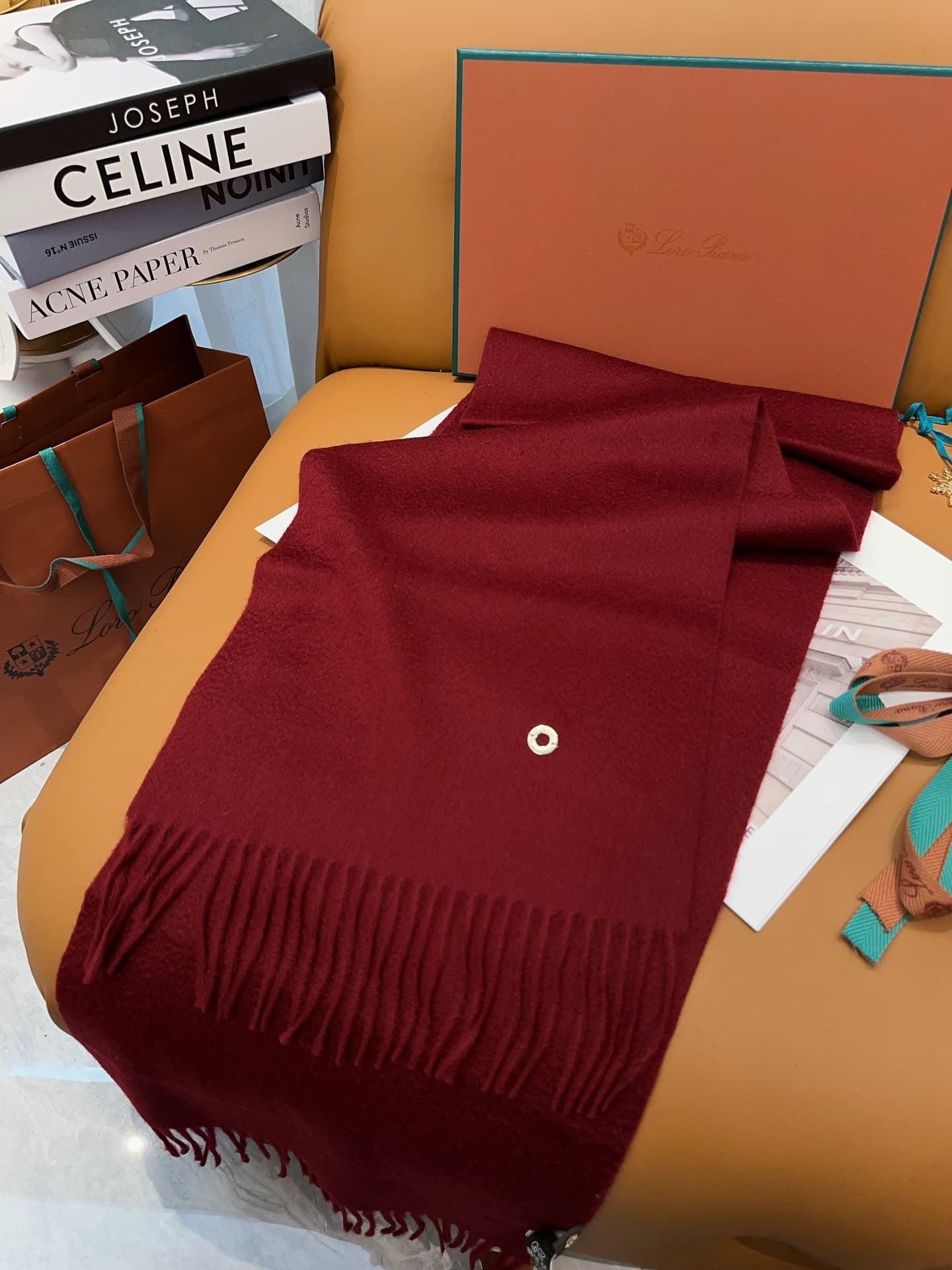 C30670 Loro Piana’s classic “Wavy” solid-colored cashmere scarf ❗ — image 6