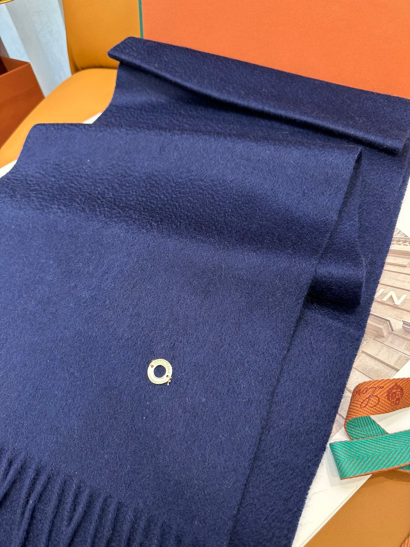C30669 Loro Piana’s classic “wave pattern” neutral cashmere scarf❗ — image 8