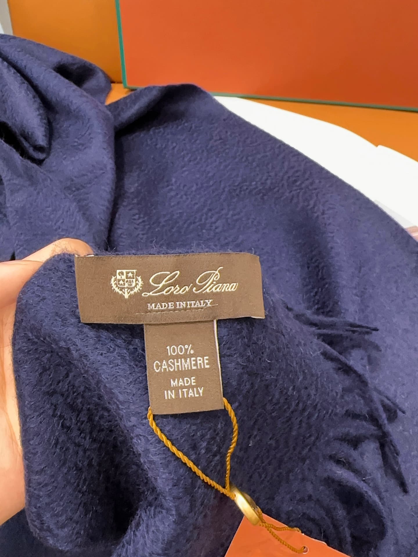C30669 Loro Piana’s classic “wave pattern” neutral cashmere scarf❗ — image 4