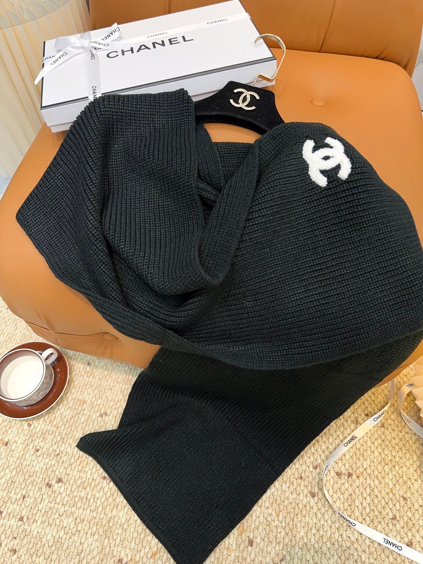 C30681 CHANEL【New Arrival】The latest knitting collection from Chanel store! This is a truly rare style—it is also the first scarf in Chanel’s line to be made using solid knit techniques. It will definitely become the top item in Chanel’s autumn and winter — image 6