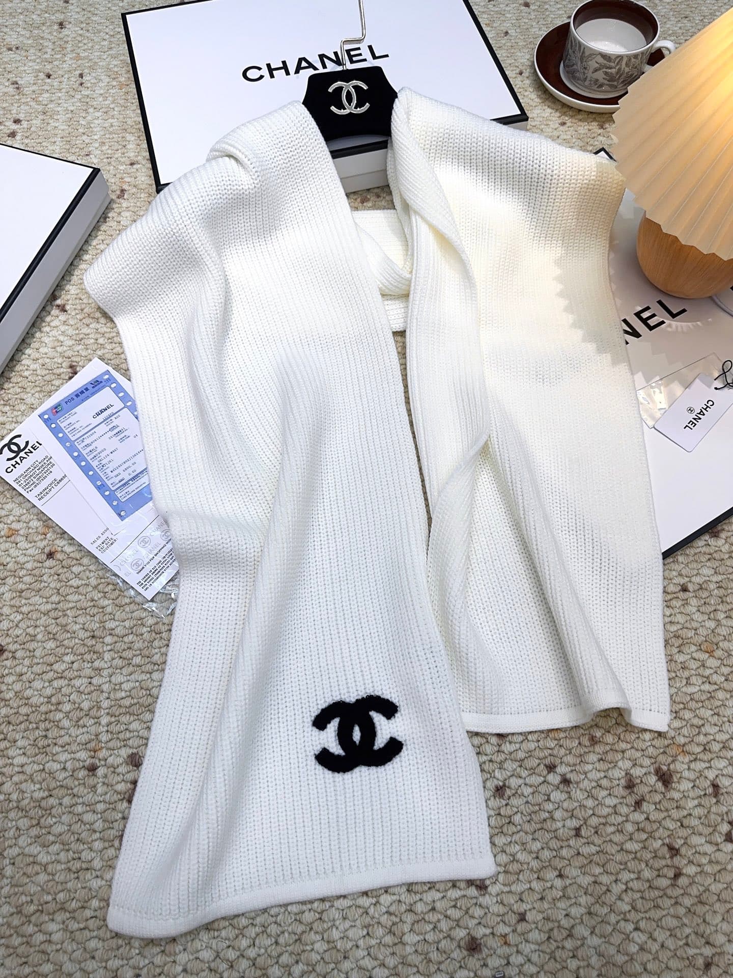C30680 CHANEL【New Arrival】The latest knitting collection from Chanel boutiques! This is a truly rare design—it is also the first scarf in Saint Laurent’s line to be made using solid-colored knitting techniques. It will definitely become the top item in Sa — image 5