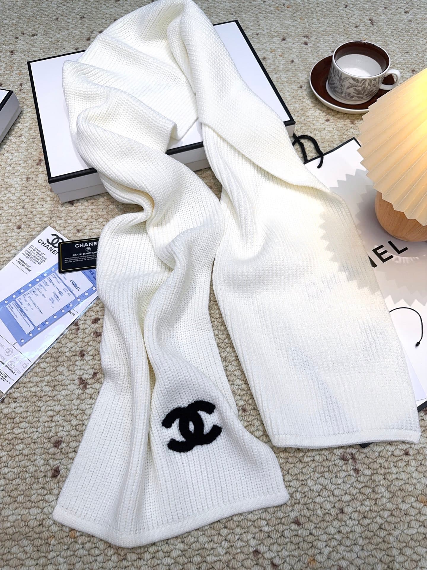C30680 CHANEL【New Arrival】The latest knitting collection from Chanel boutiques! This is a truly rare design—it is also the first scarf in Saint Laurent’s line to be made using solid-colored knitting techniques. It will definitely become the top item in Sa — image 7